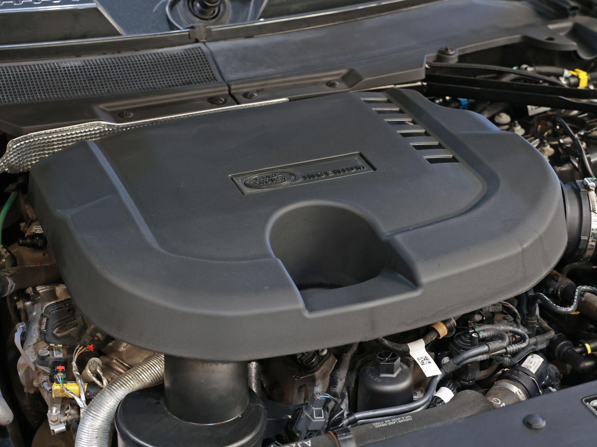 Land Rover Defender view 23
