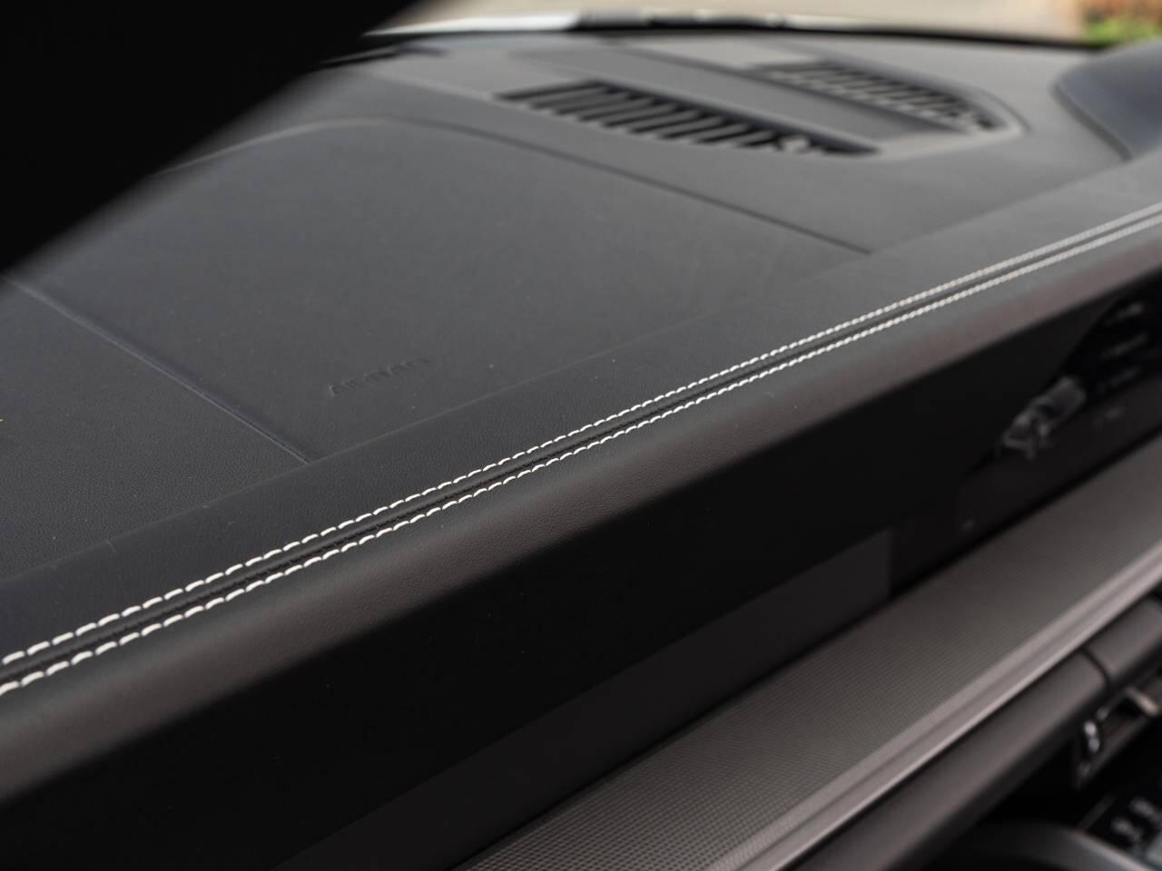 Porsche 911 view 36