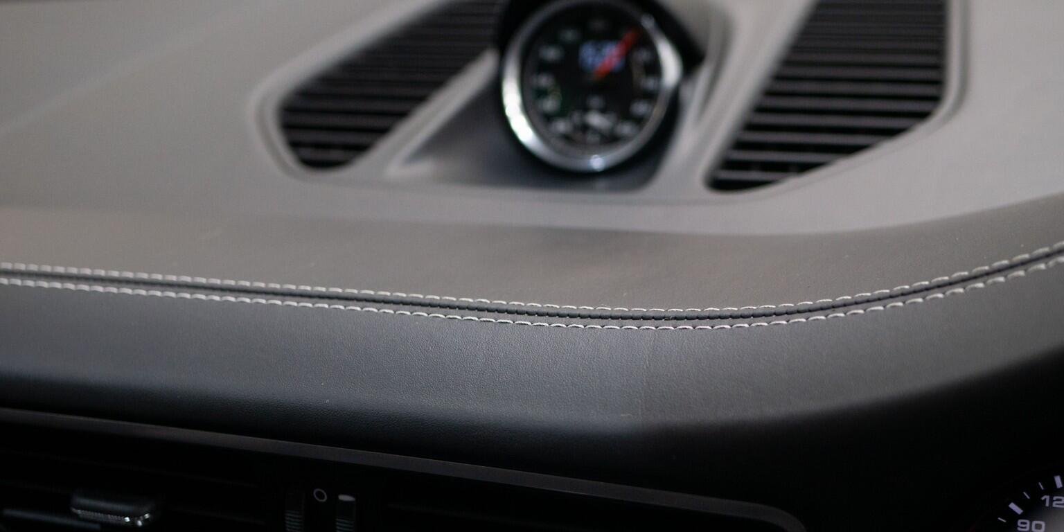 Porsche 911 view 42