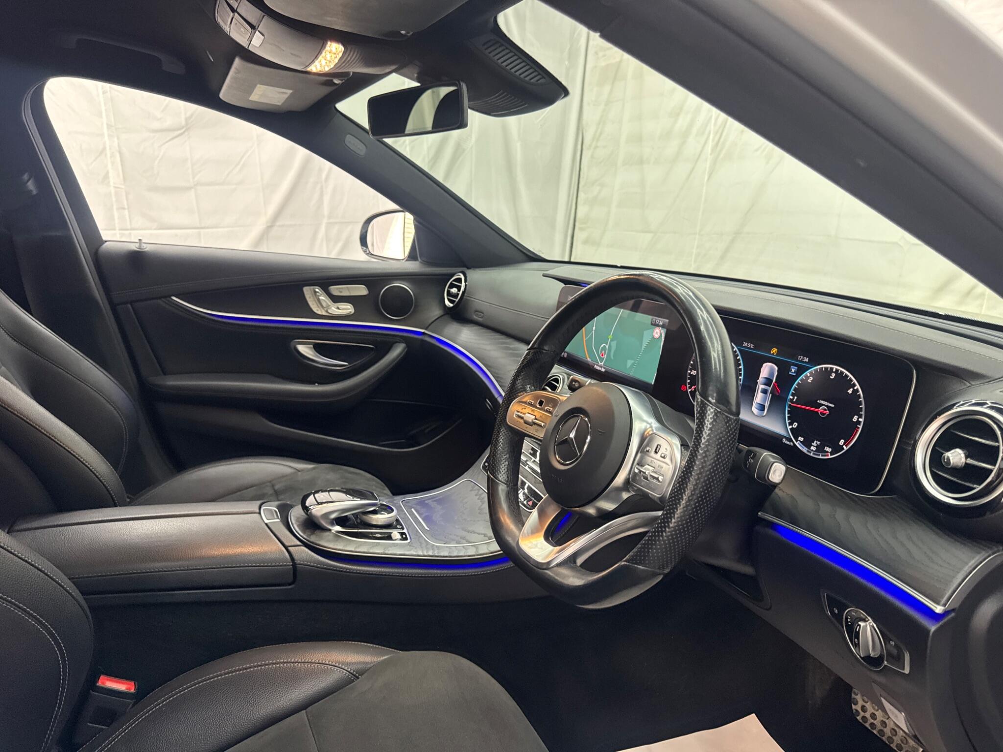 Mercedes-Benz E Class view 23