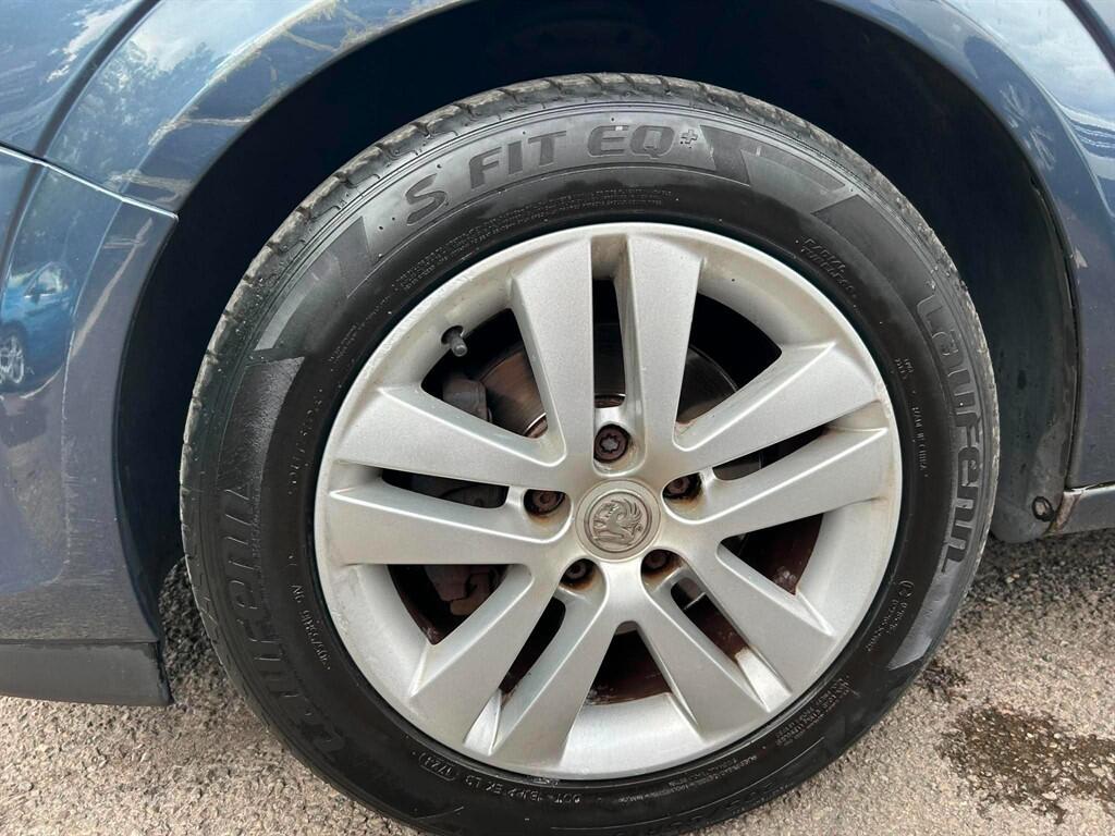 Vauxhall Astra view 7