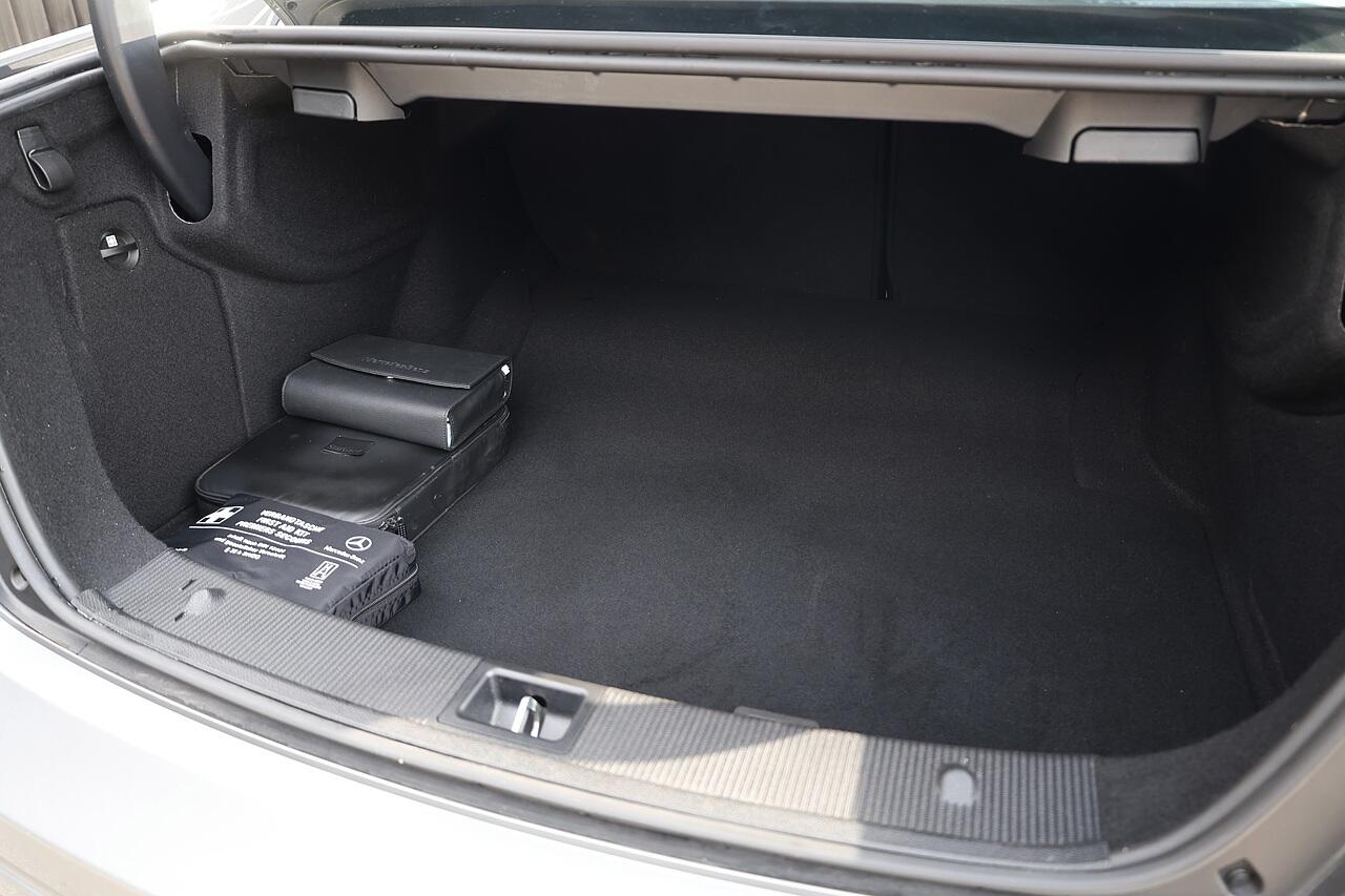 Mercedes-Benz C Class view 29