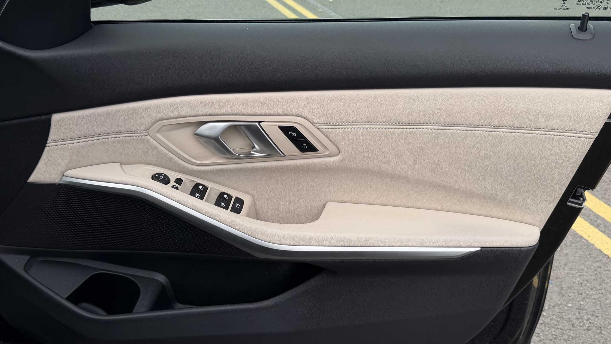 BMW 3 Series view 23