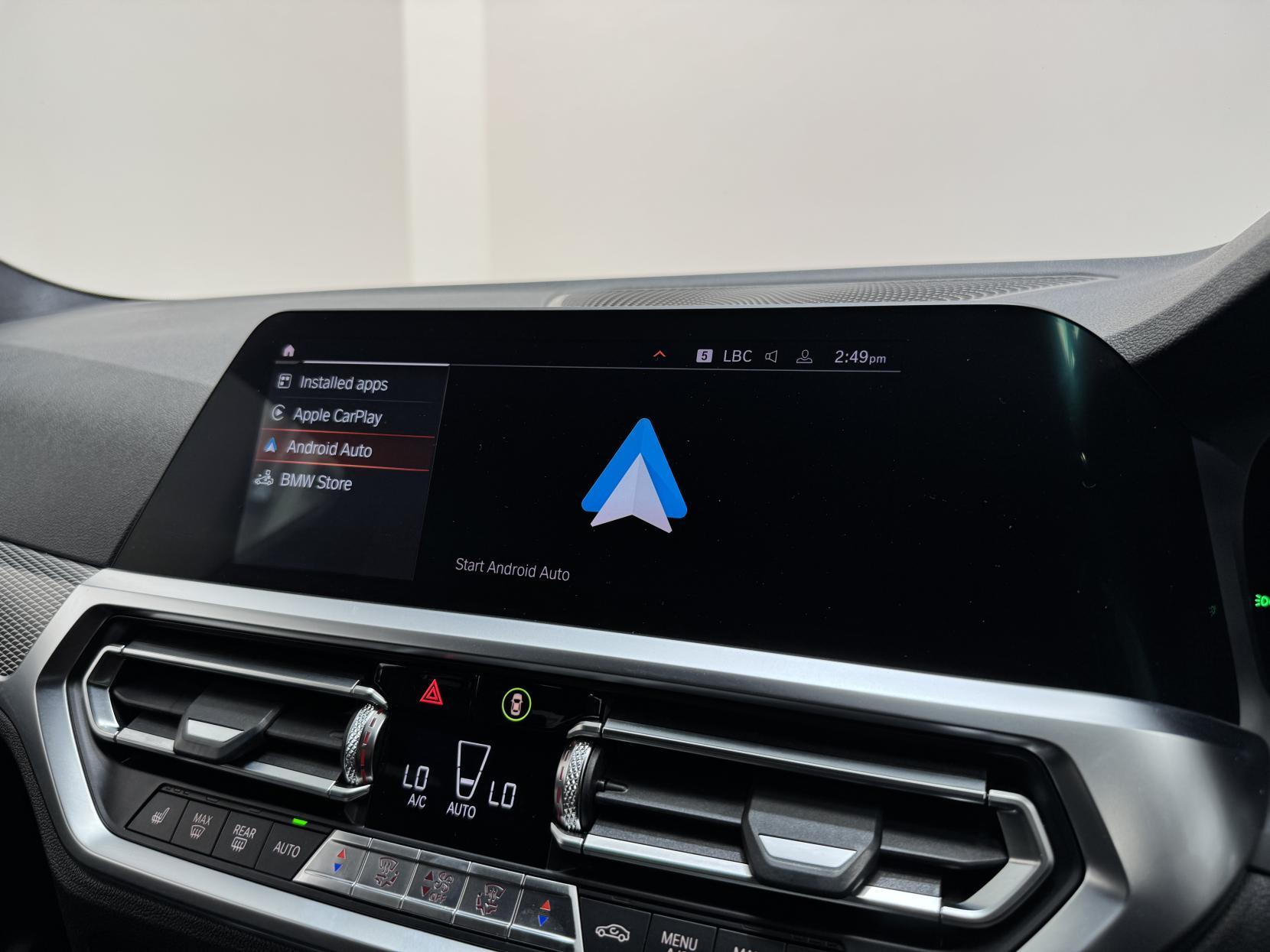 BMW 3 Series view 32
