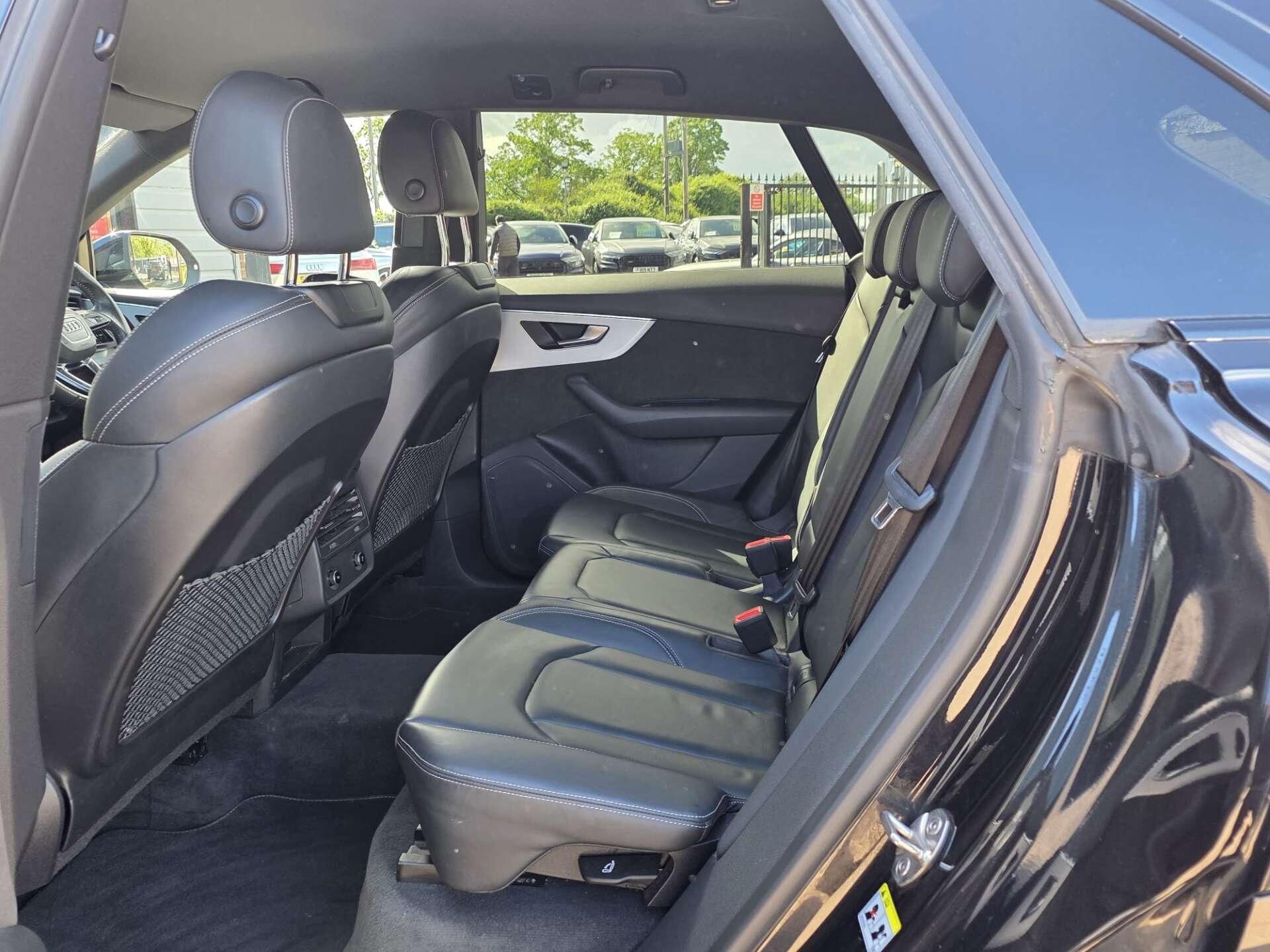 Audi Q8 view 19