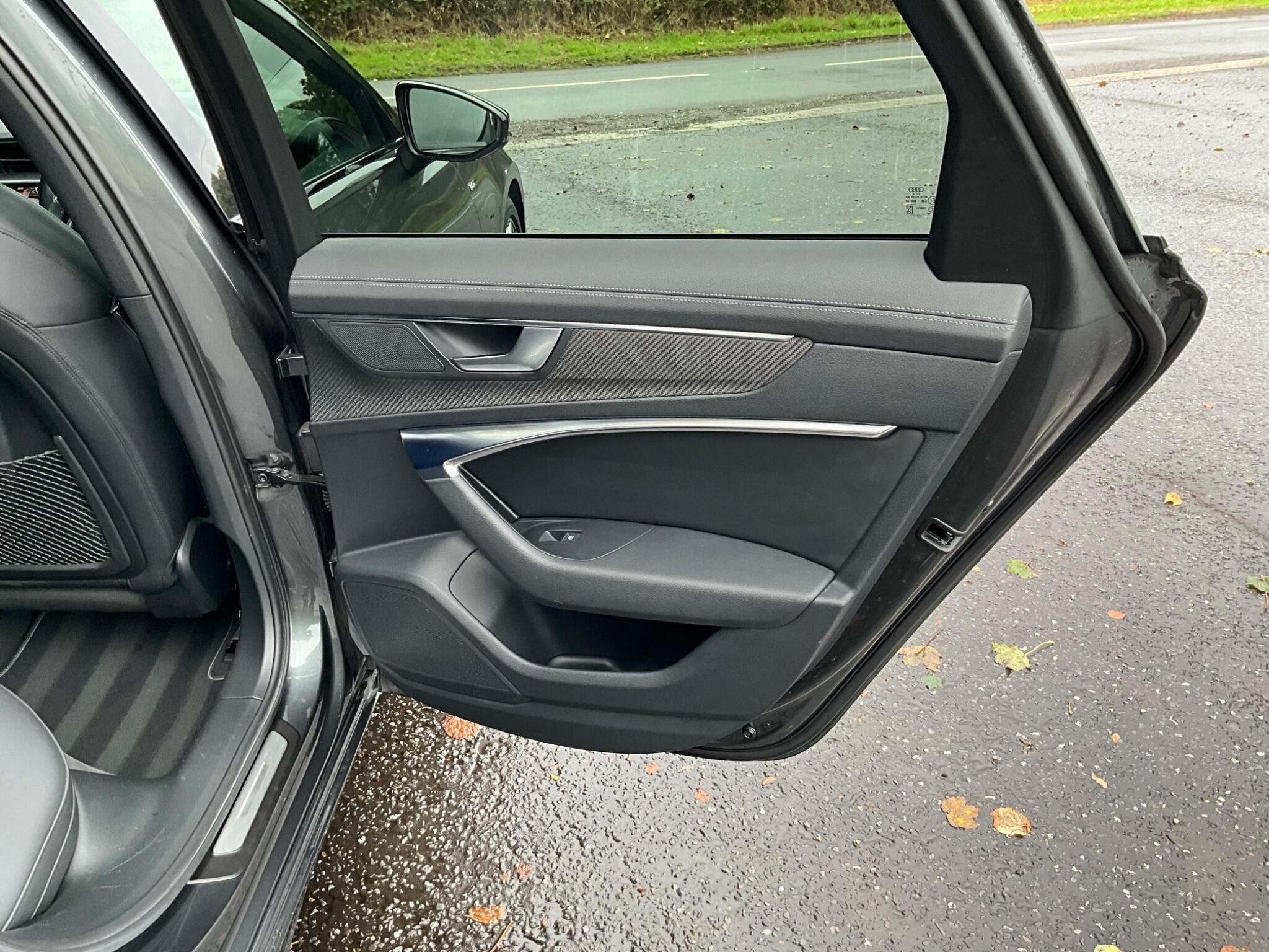 Audi A6 Avant view 24