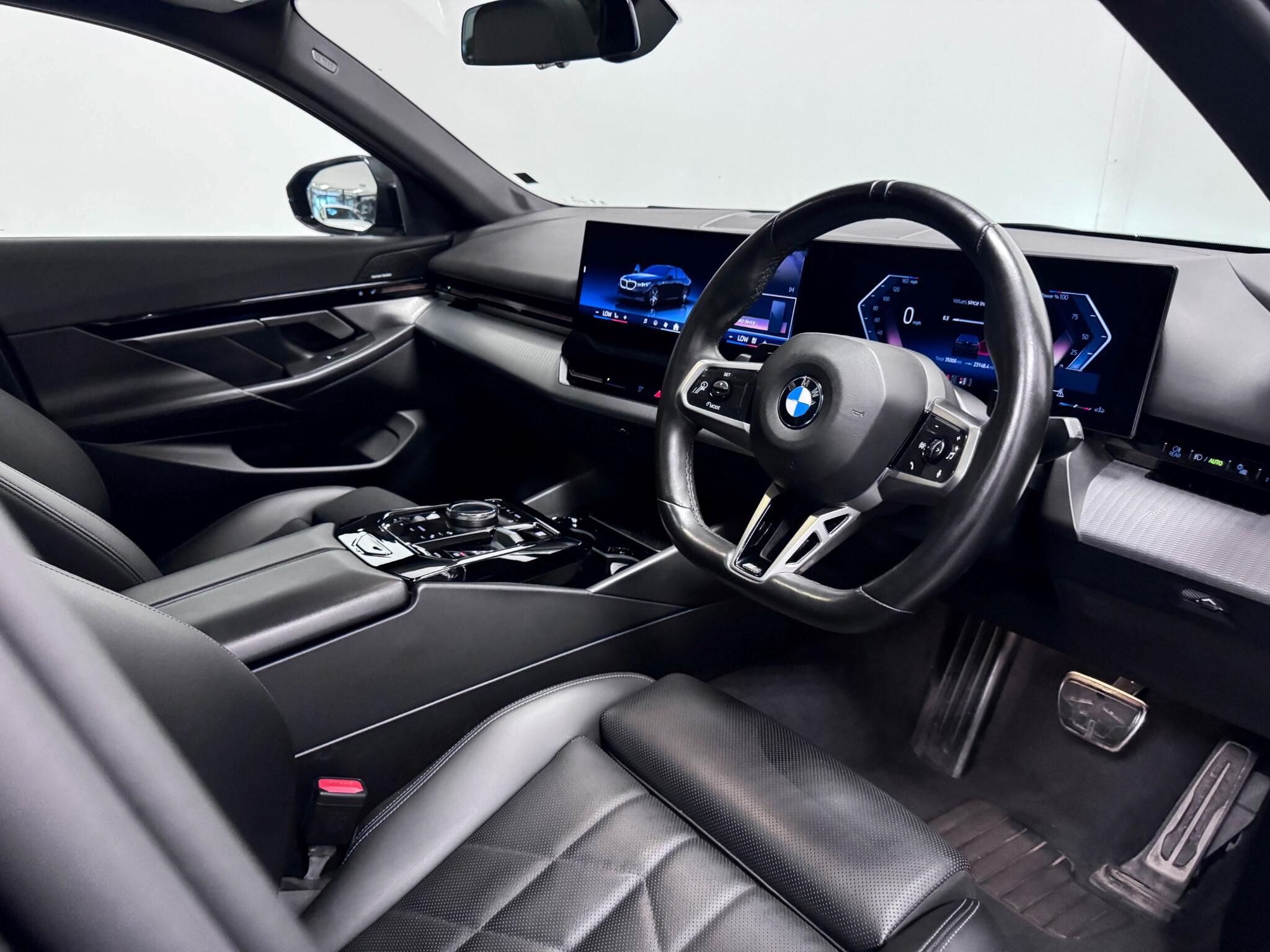 BMW 5 Series view 35