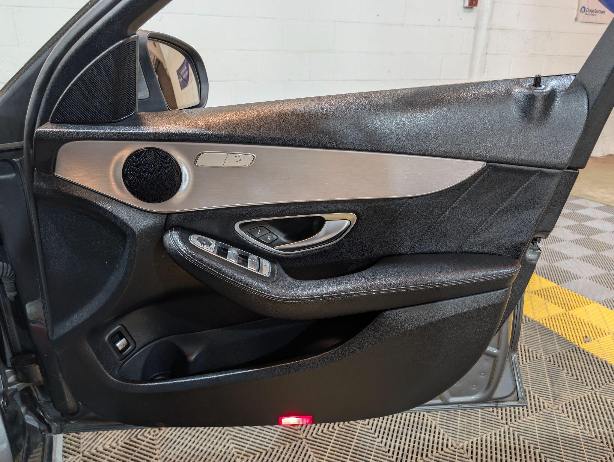 Mercedes-Benz C Class view 47