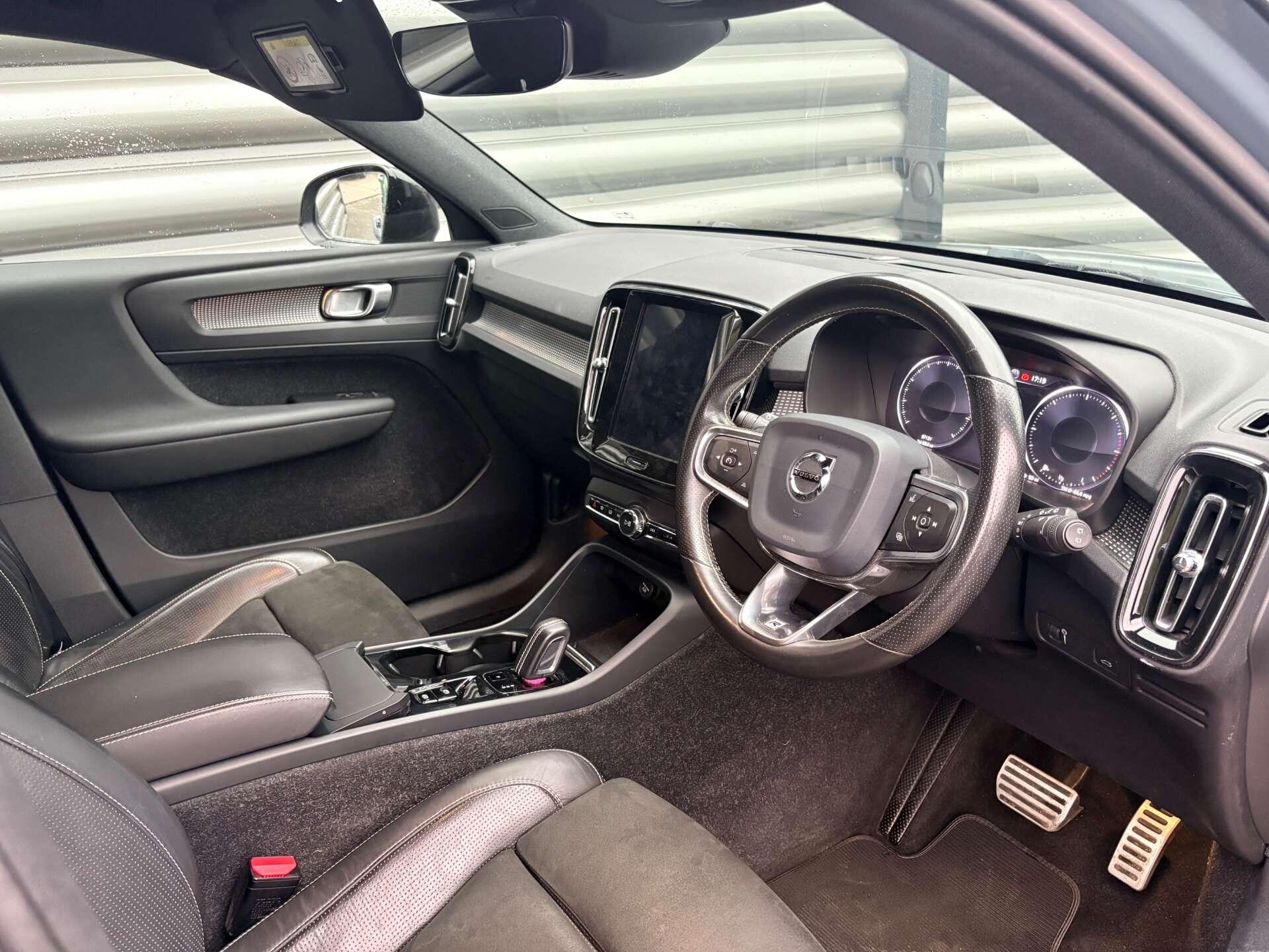 Volvo XC40 view 14