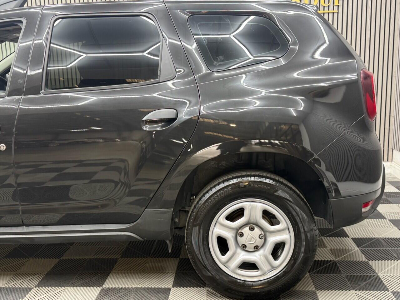 Dacia Duster view 28