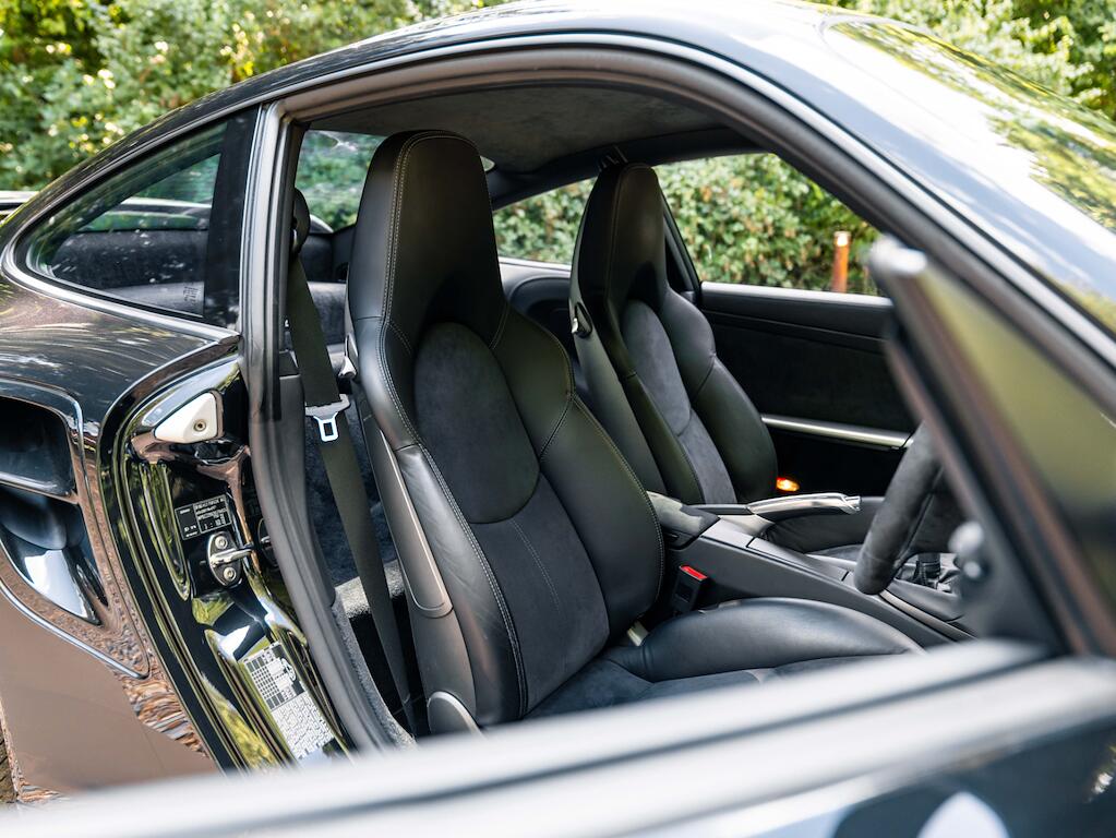 Porsche 911 view 16