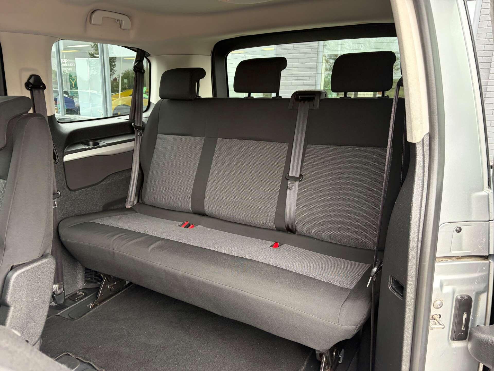 Peugeot Traveller view 24