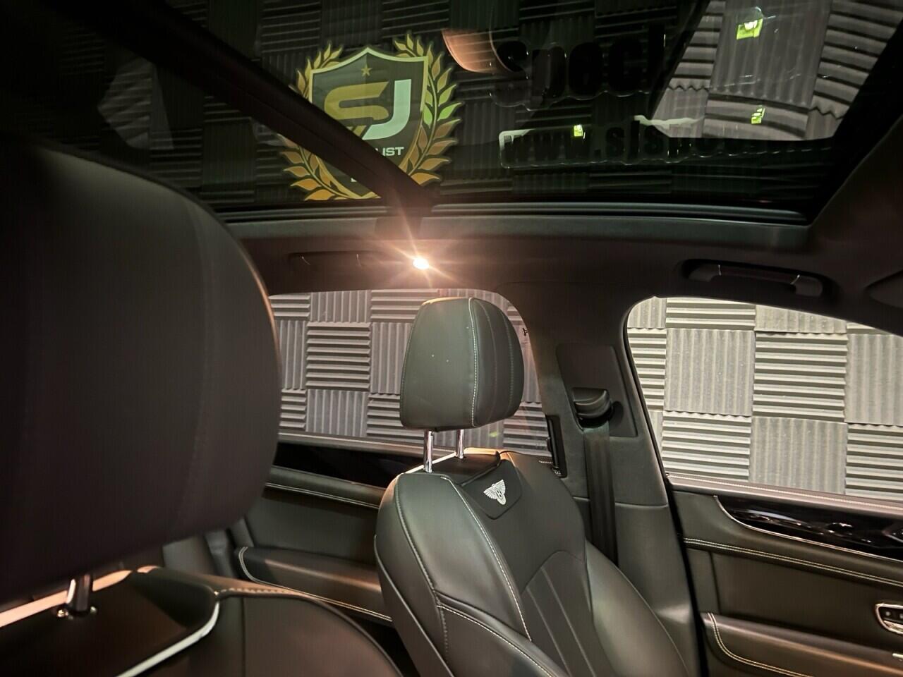 Bentley Bentayga view 18