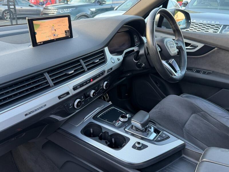 Audi Q7 view 31