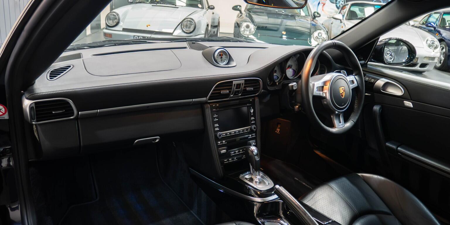 Porsche 911 view 17