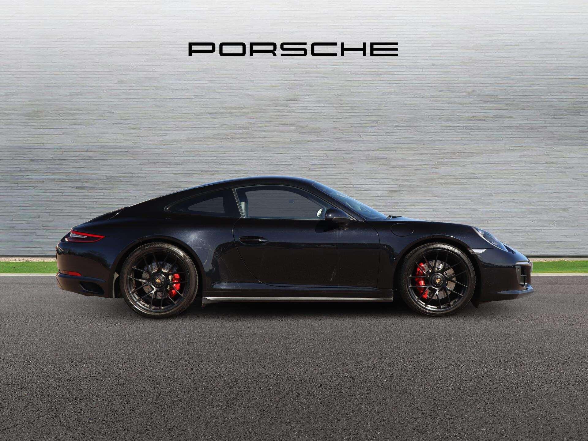 Porsche 911 view 3