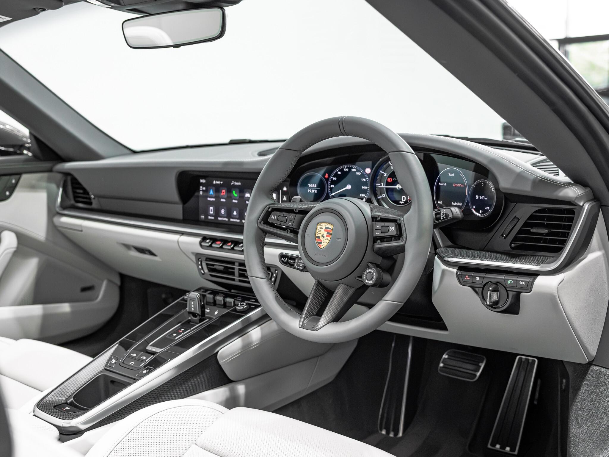 Porsche 911 view 16