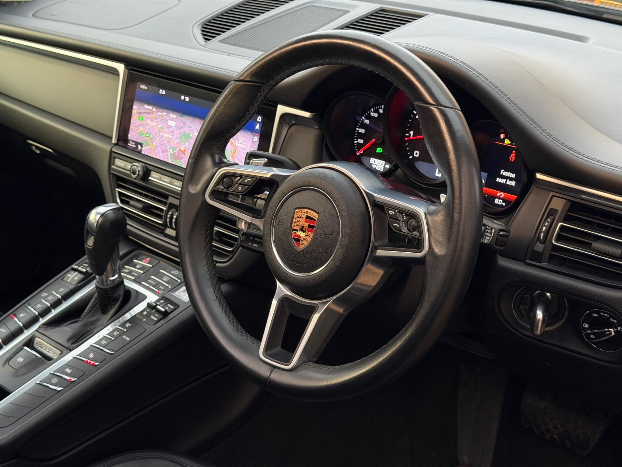 Porsche Macan view 45
