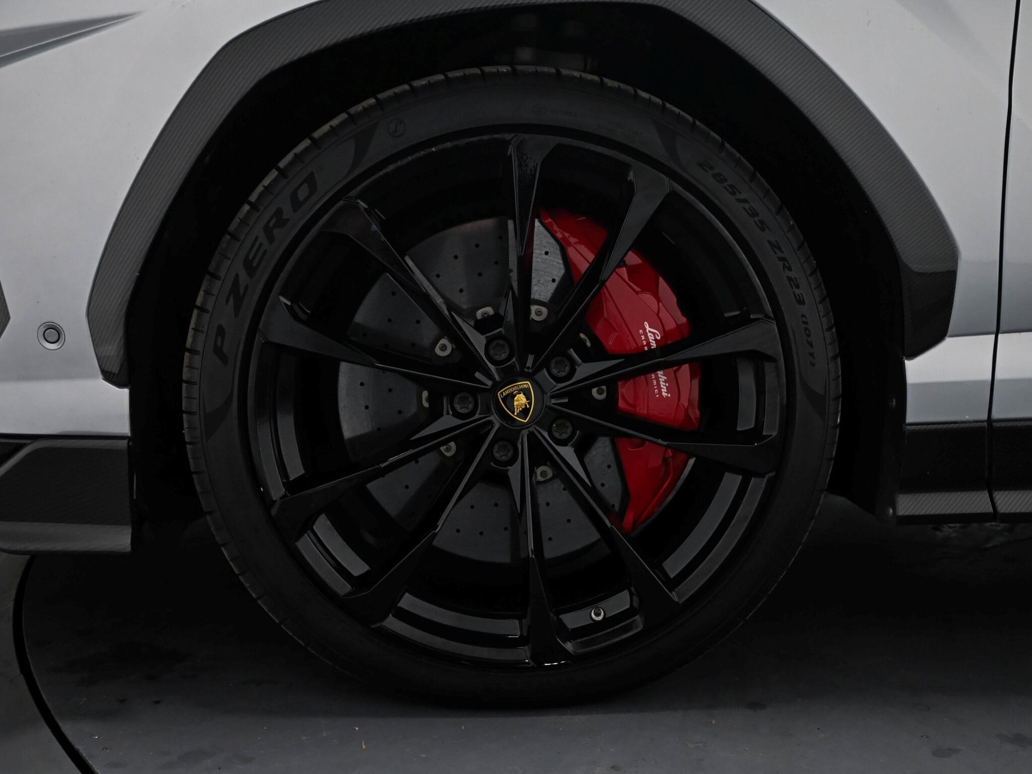 Lamborghini Urus view 79