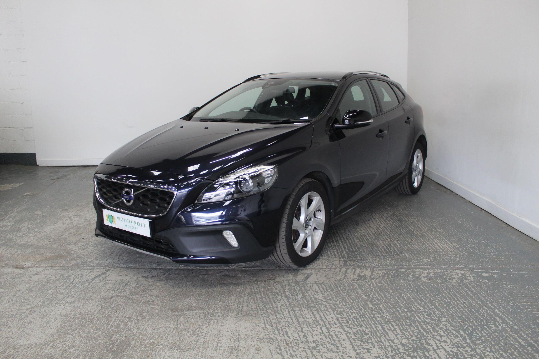 Volvo V40 Cross Country view 2