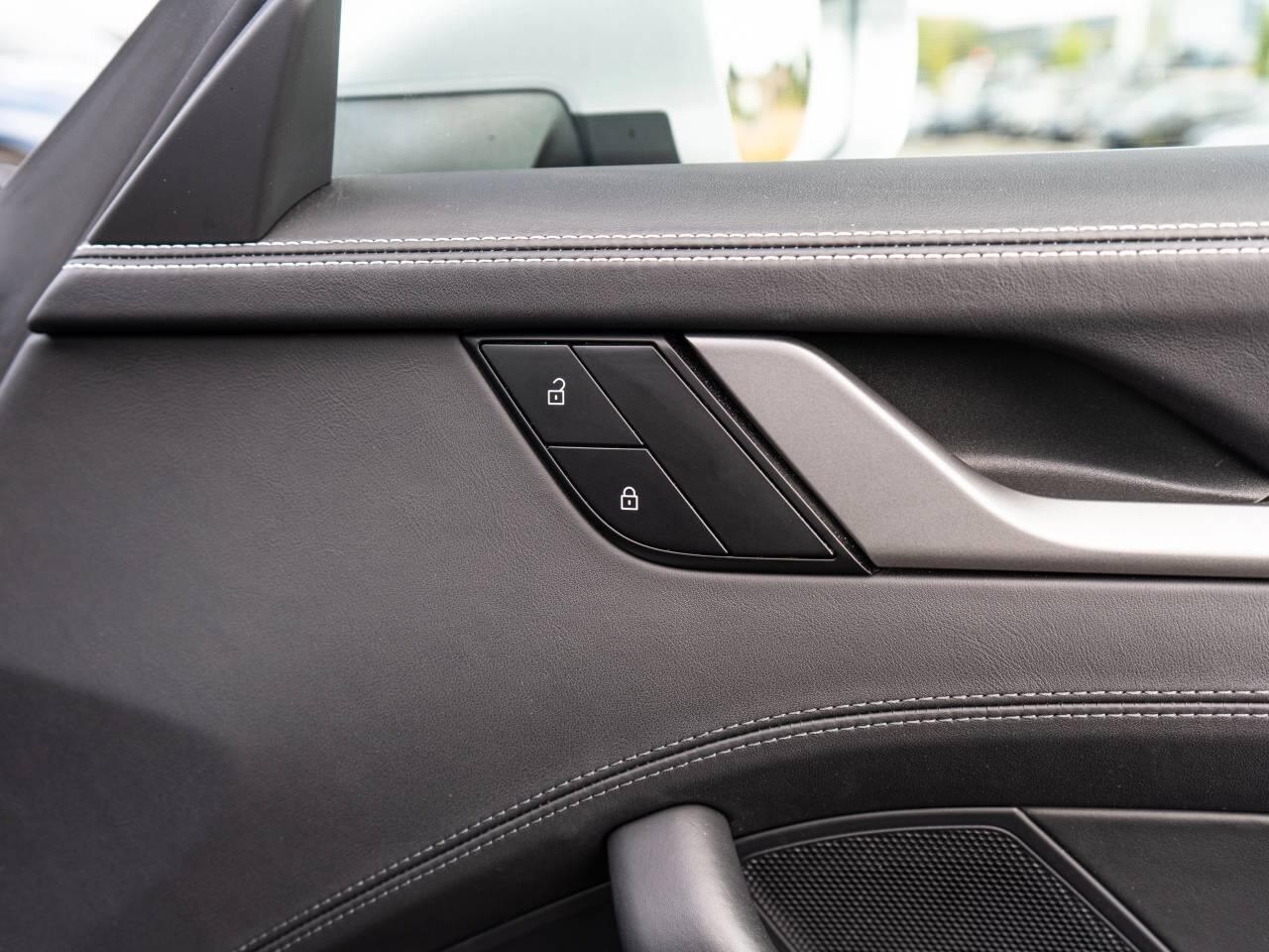 Porsche 911 view 32
