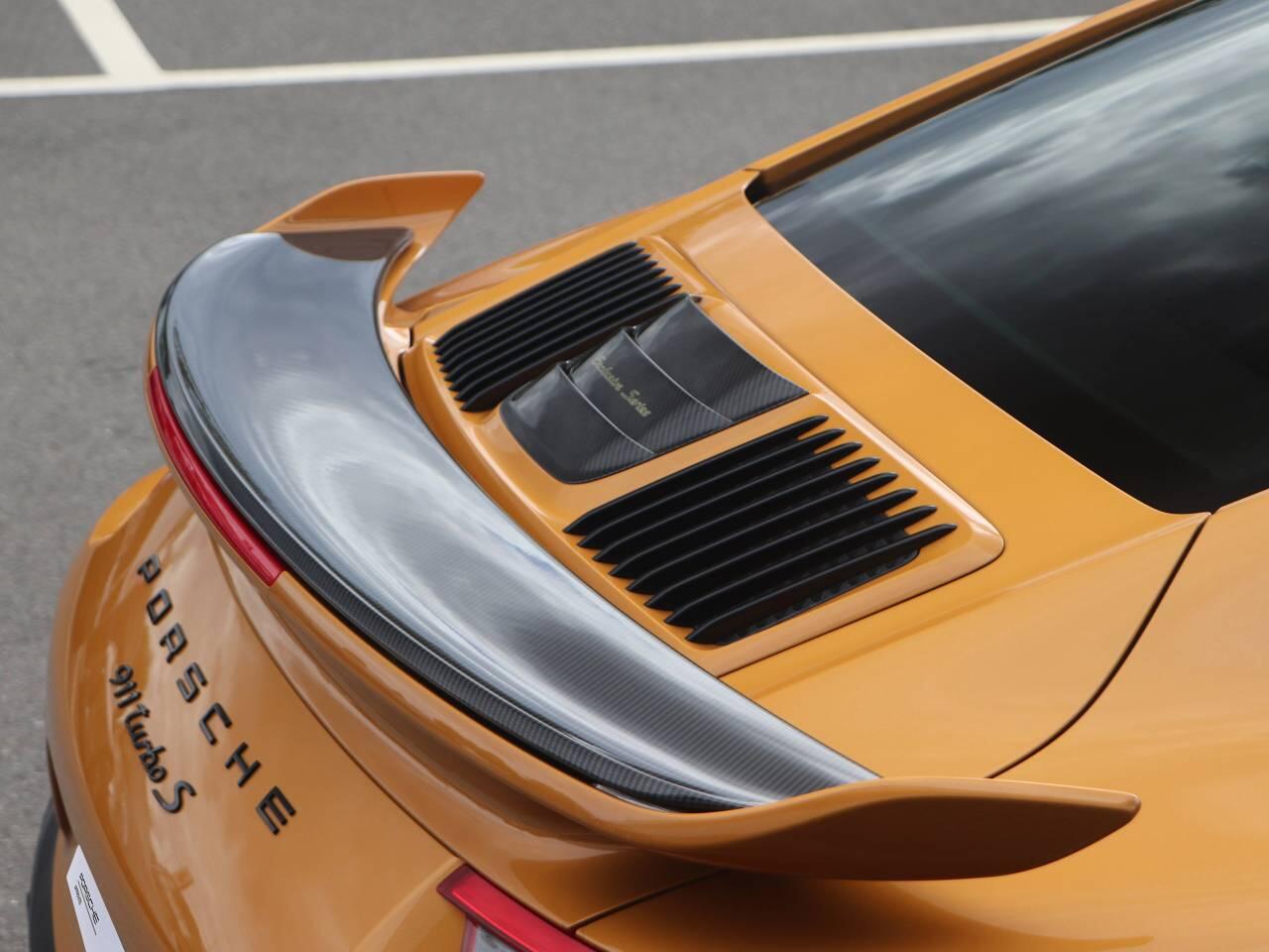 Porsche 911 view 16