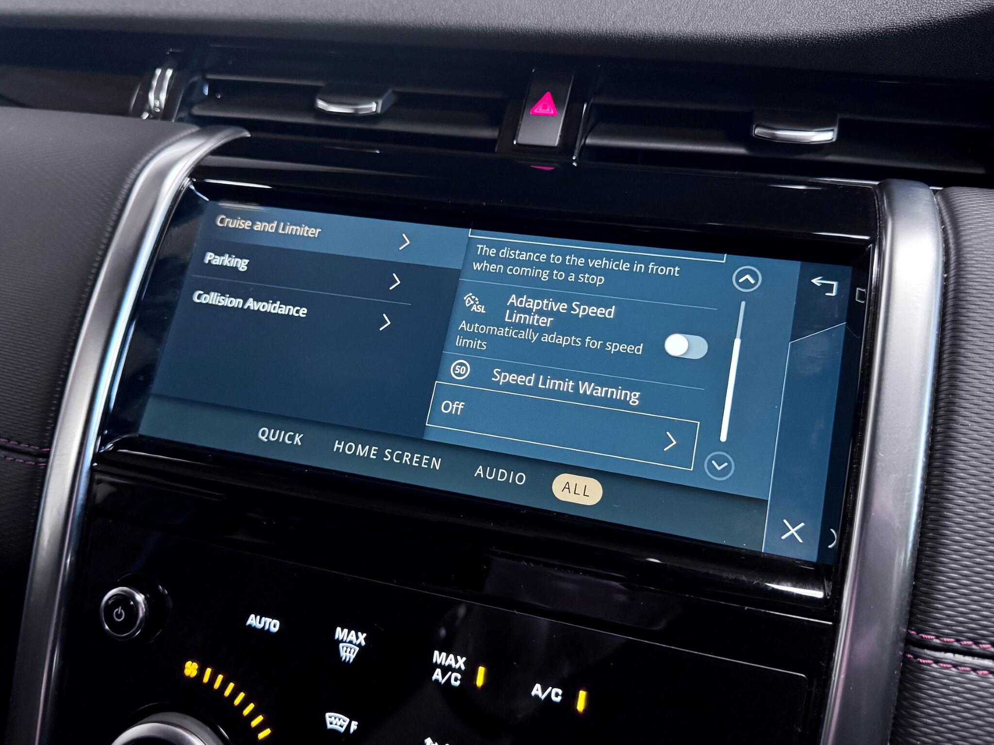 Land Rover Discovery Sport view 70