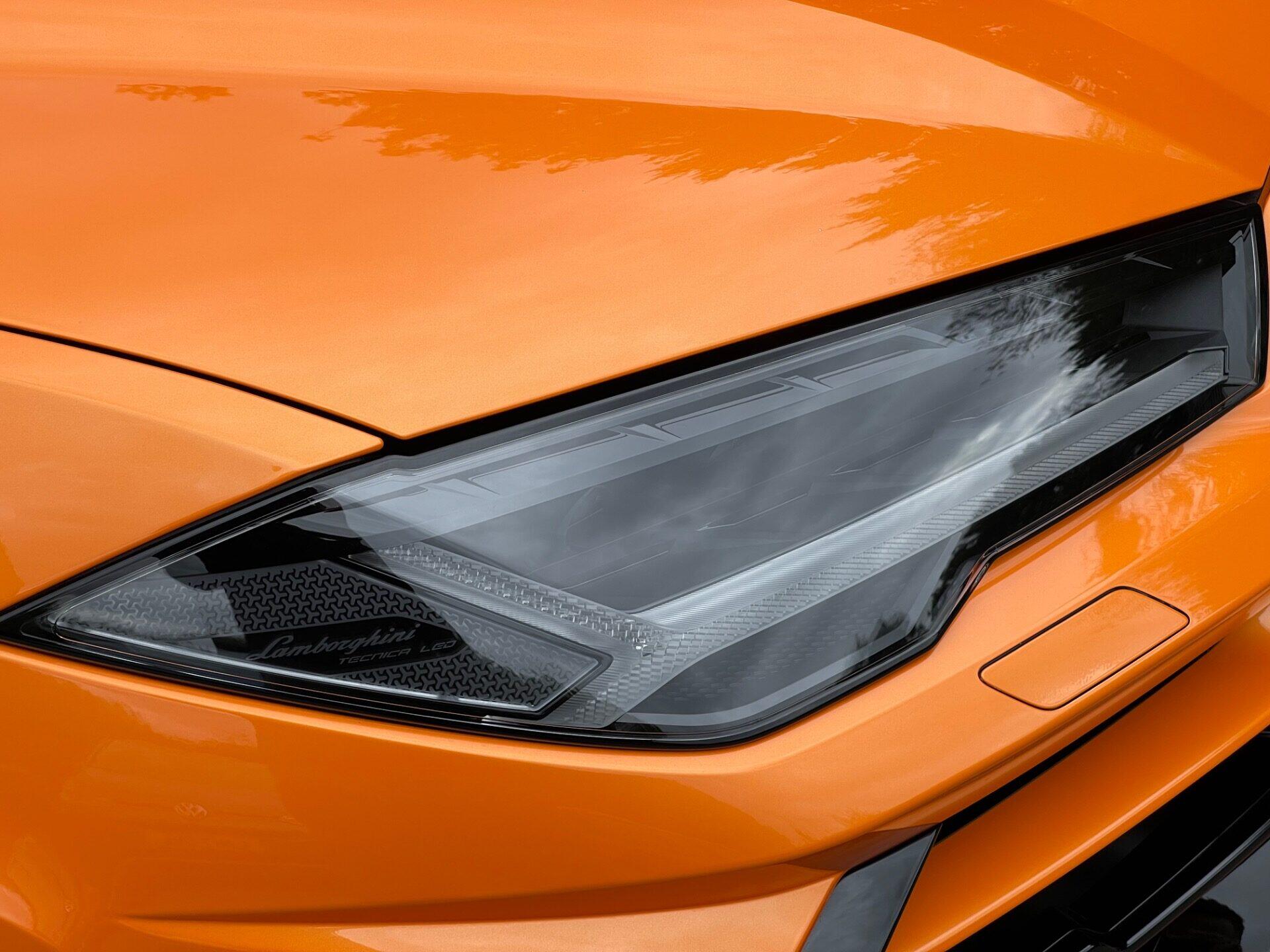 Lamborghini Urus view 87