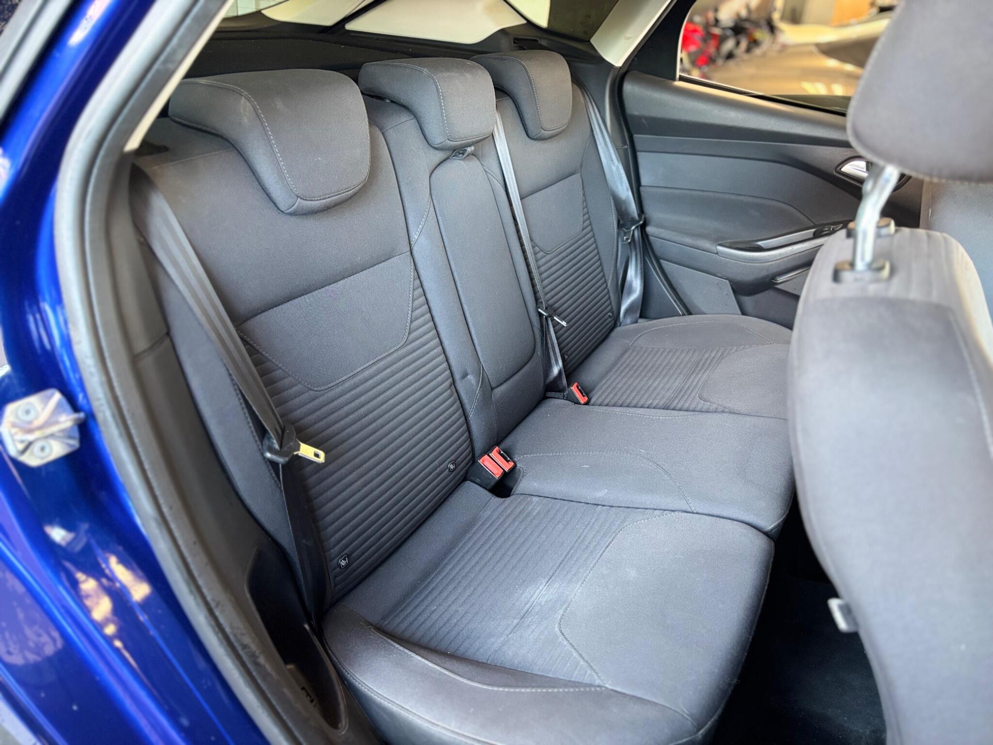 Ford Focus view 13