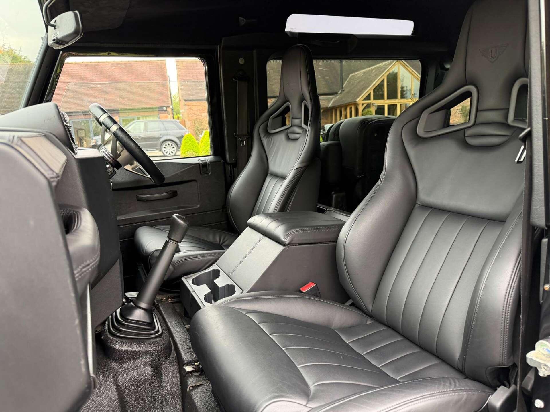 Land Rover Defender 90 view 2