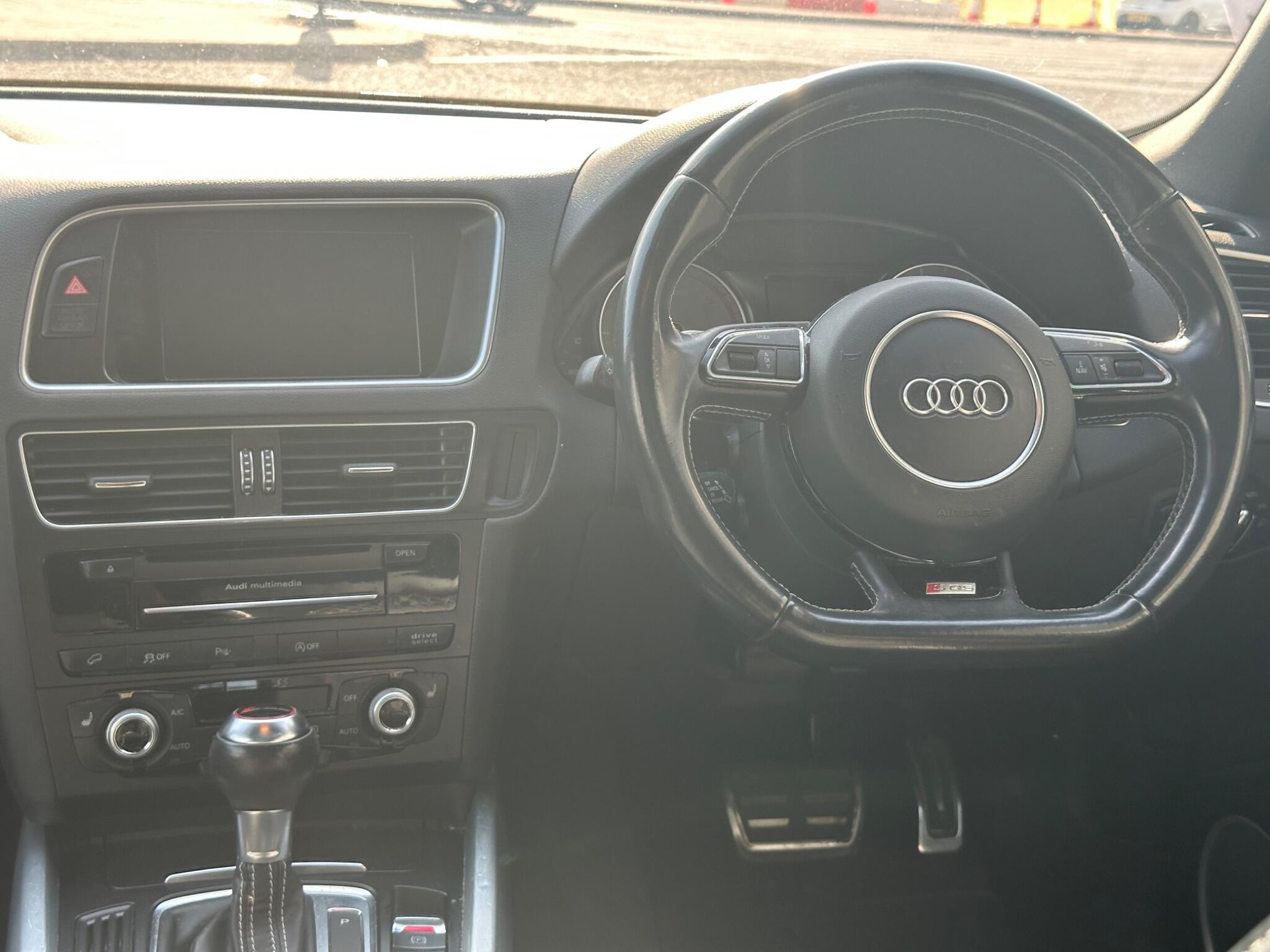 Audi SQ5 view 29