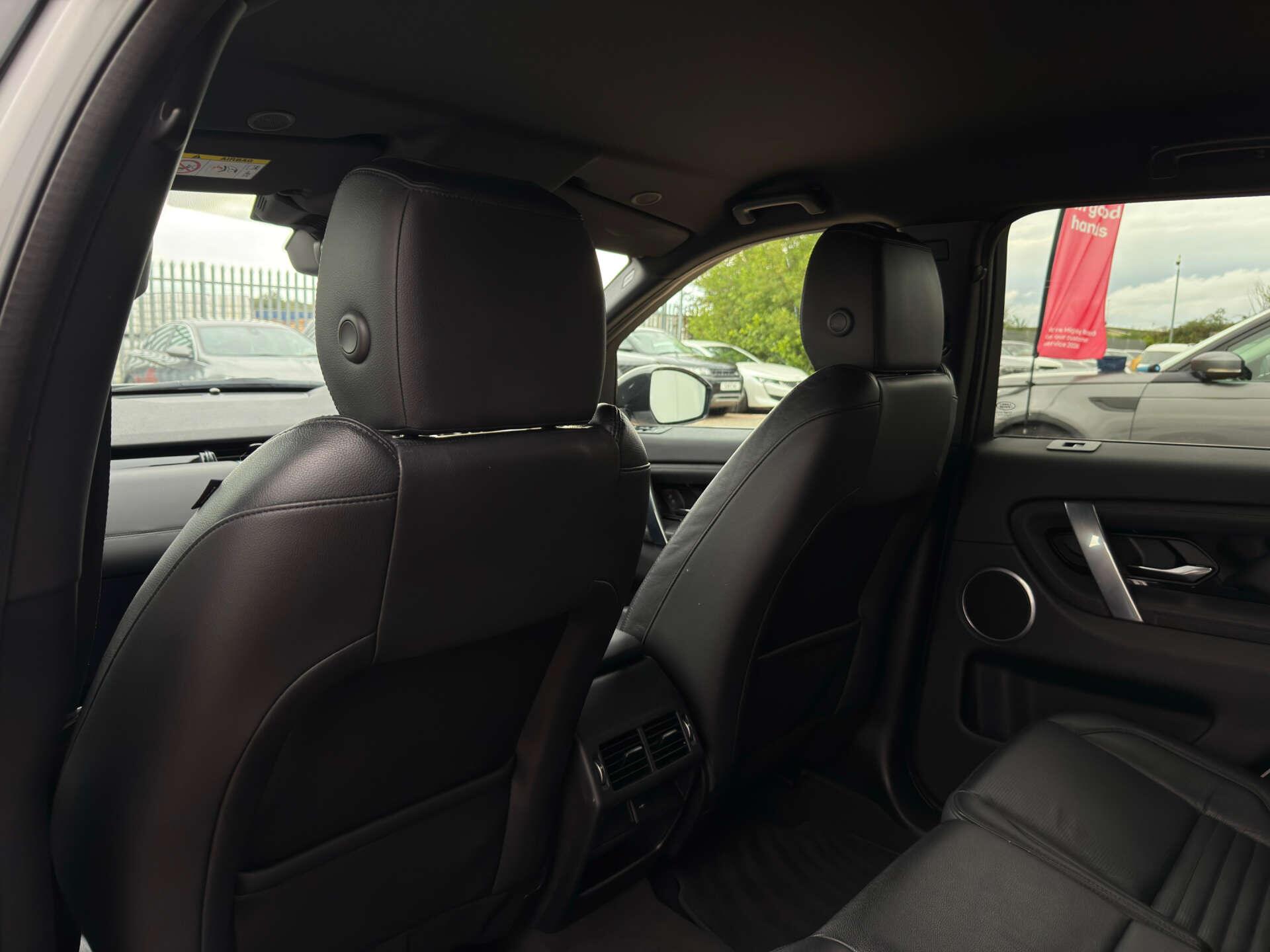 Land Rover Discovery Sport view 36