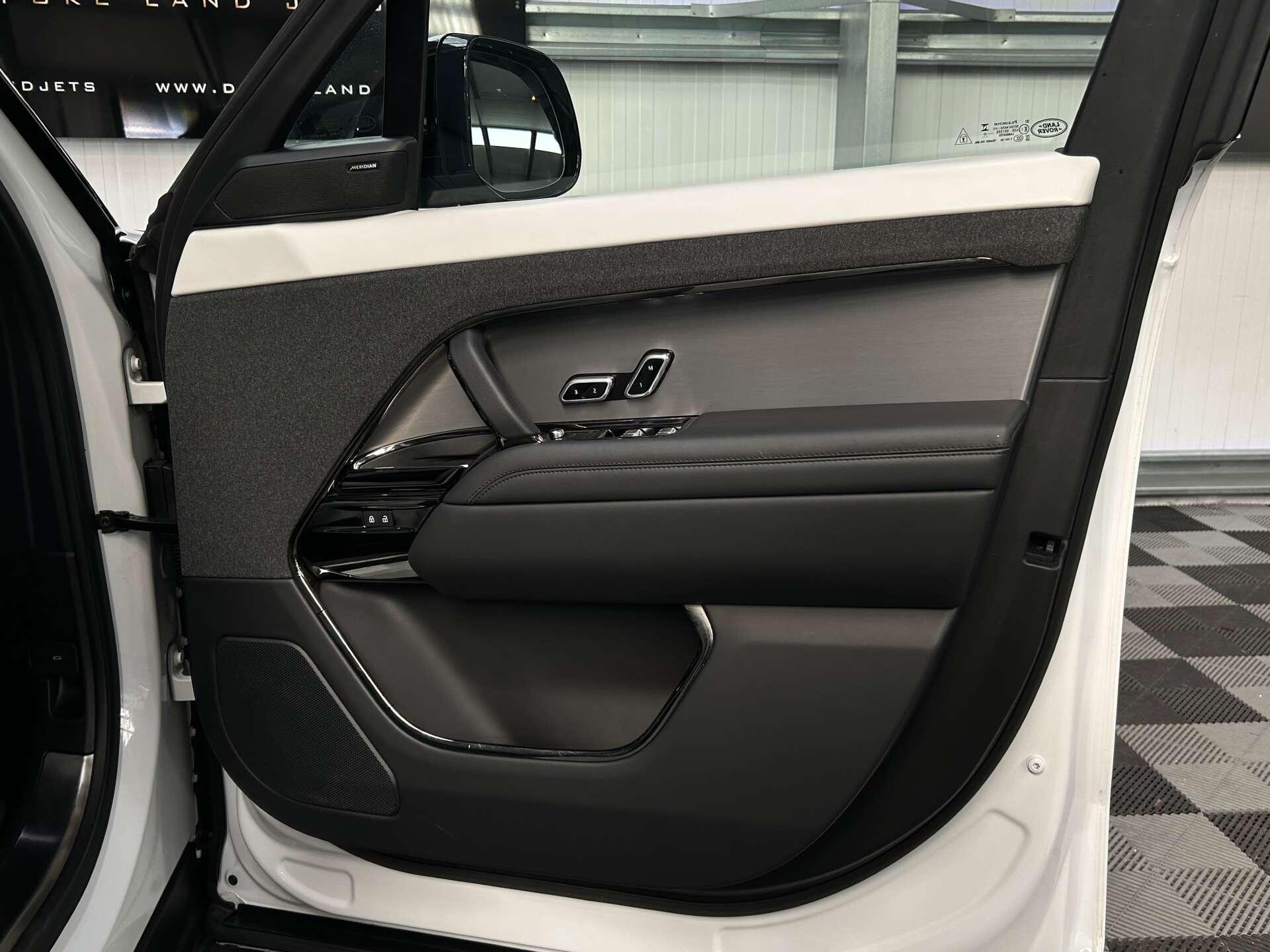 Land Rover Range Rover Sport view 35
