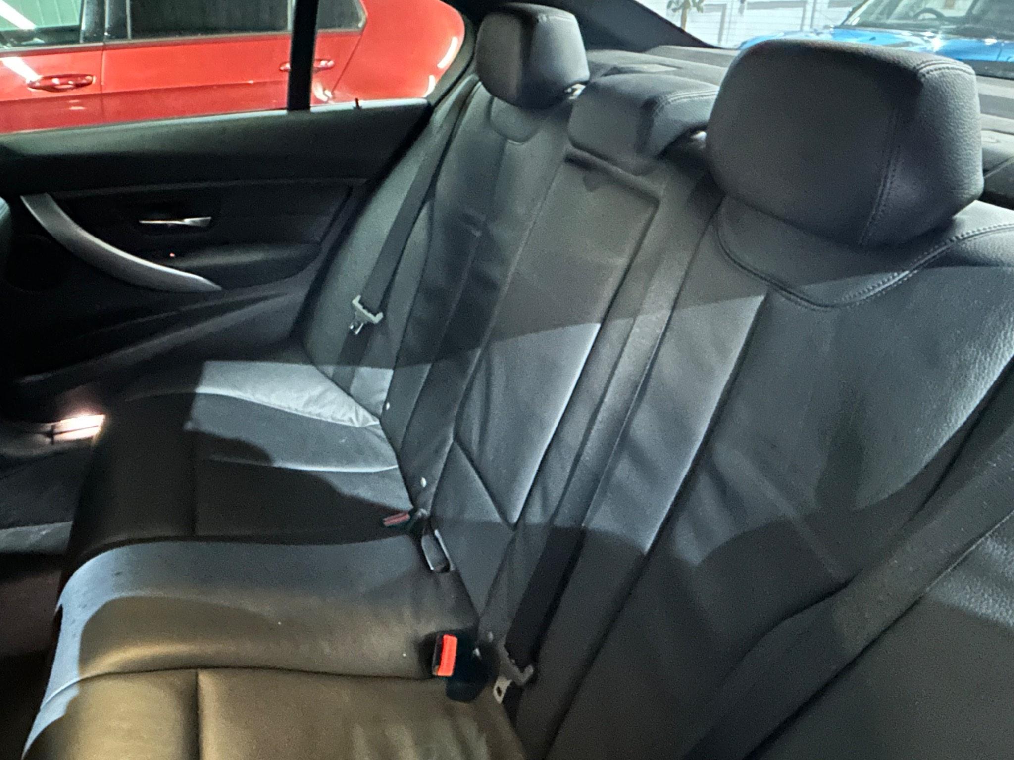 BMW 3 Series view 26