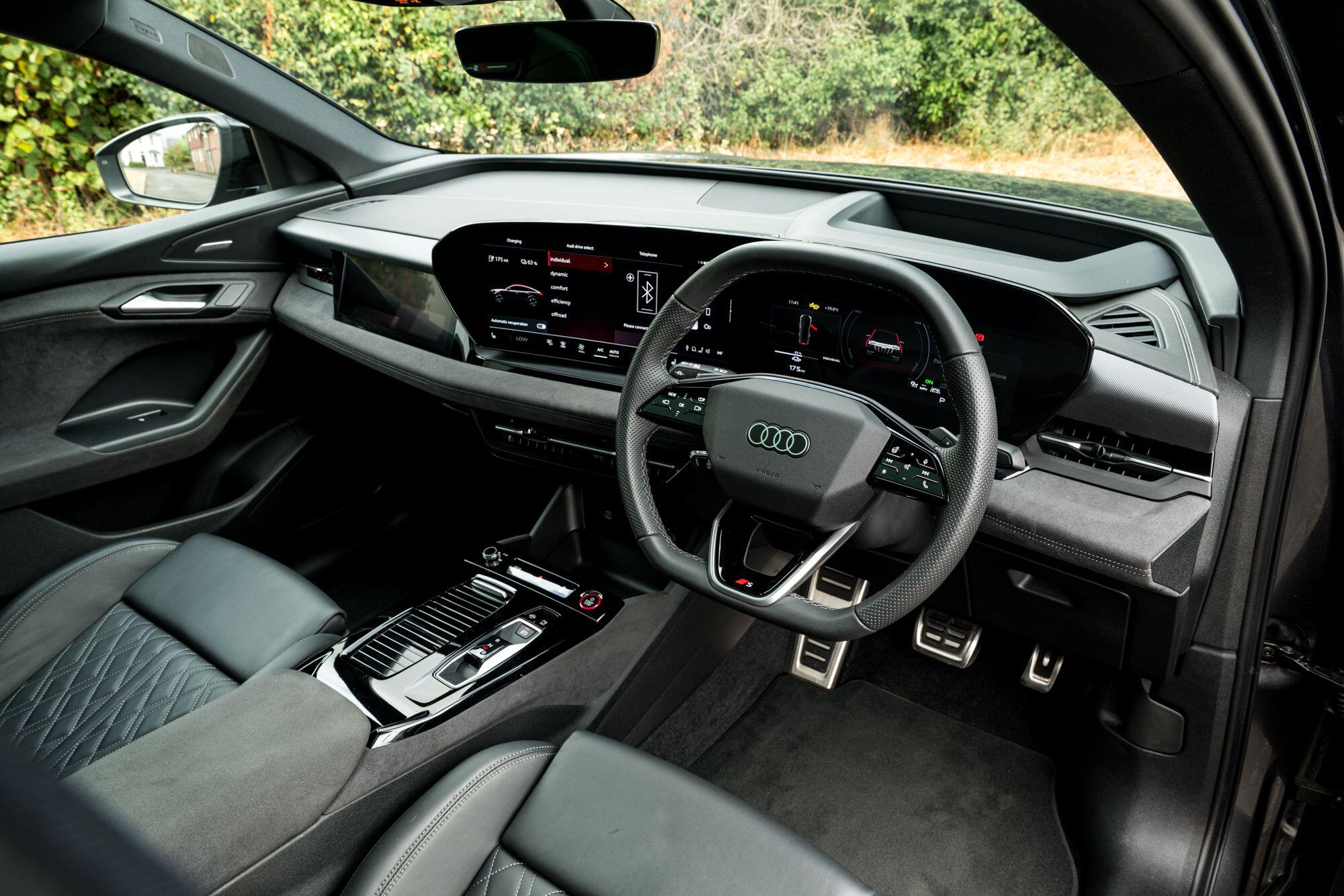 Audi SQ6 E-Tron view 40