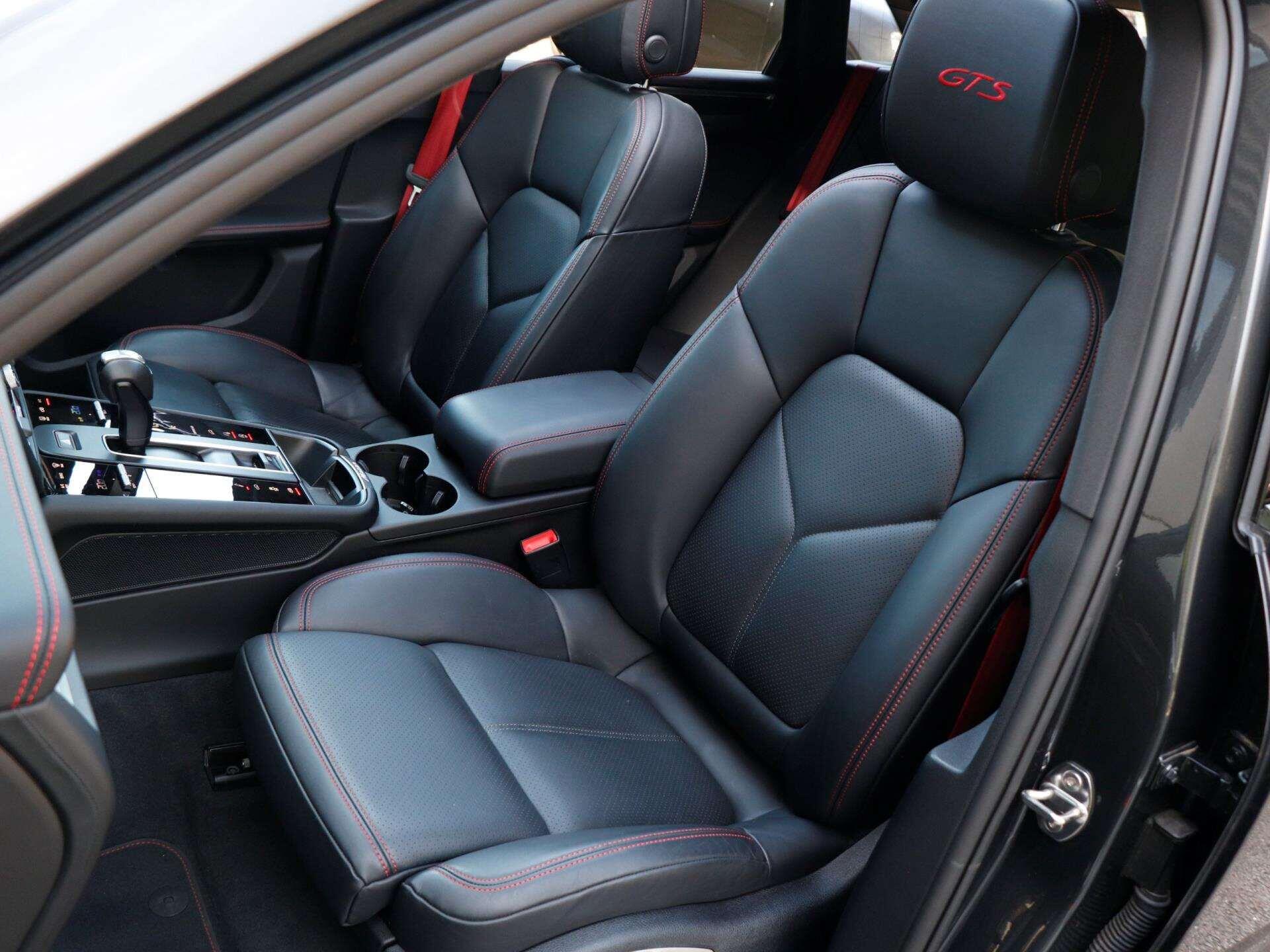 Porsche Macan view 28