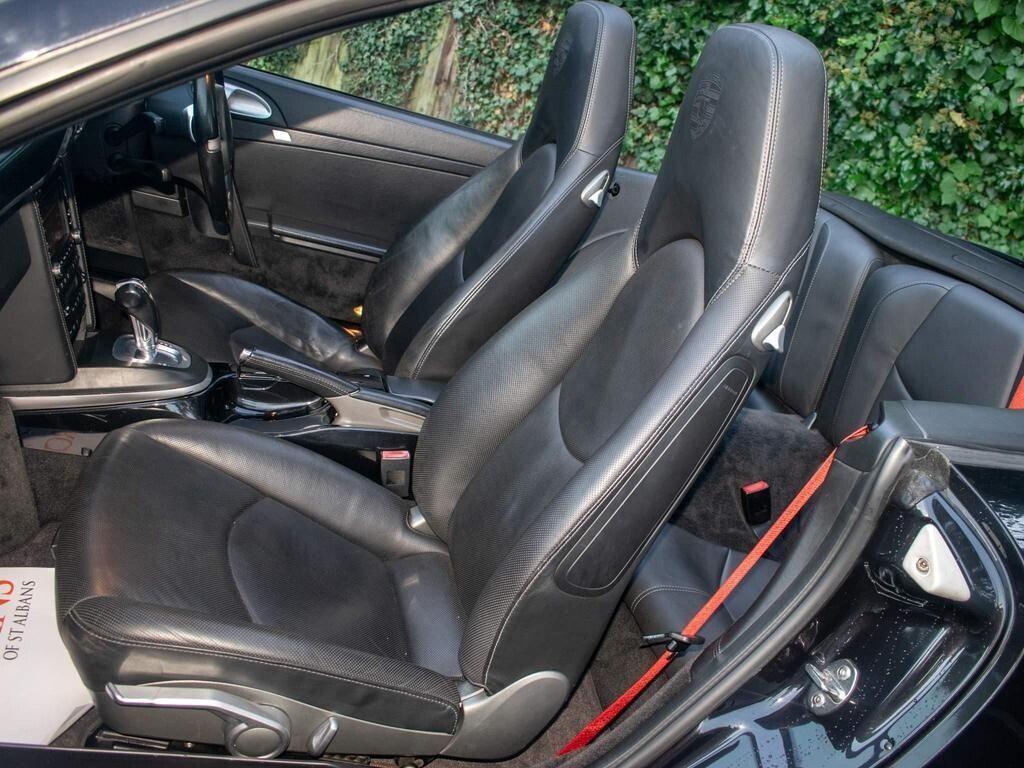 Porsche 911 view 32