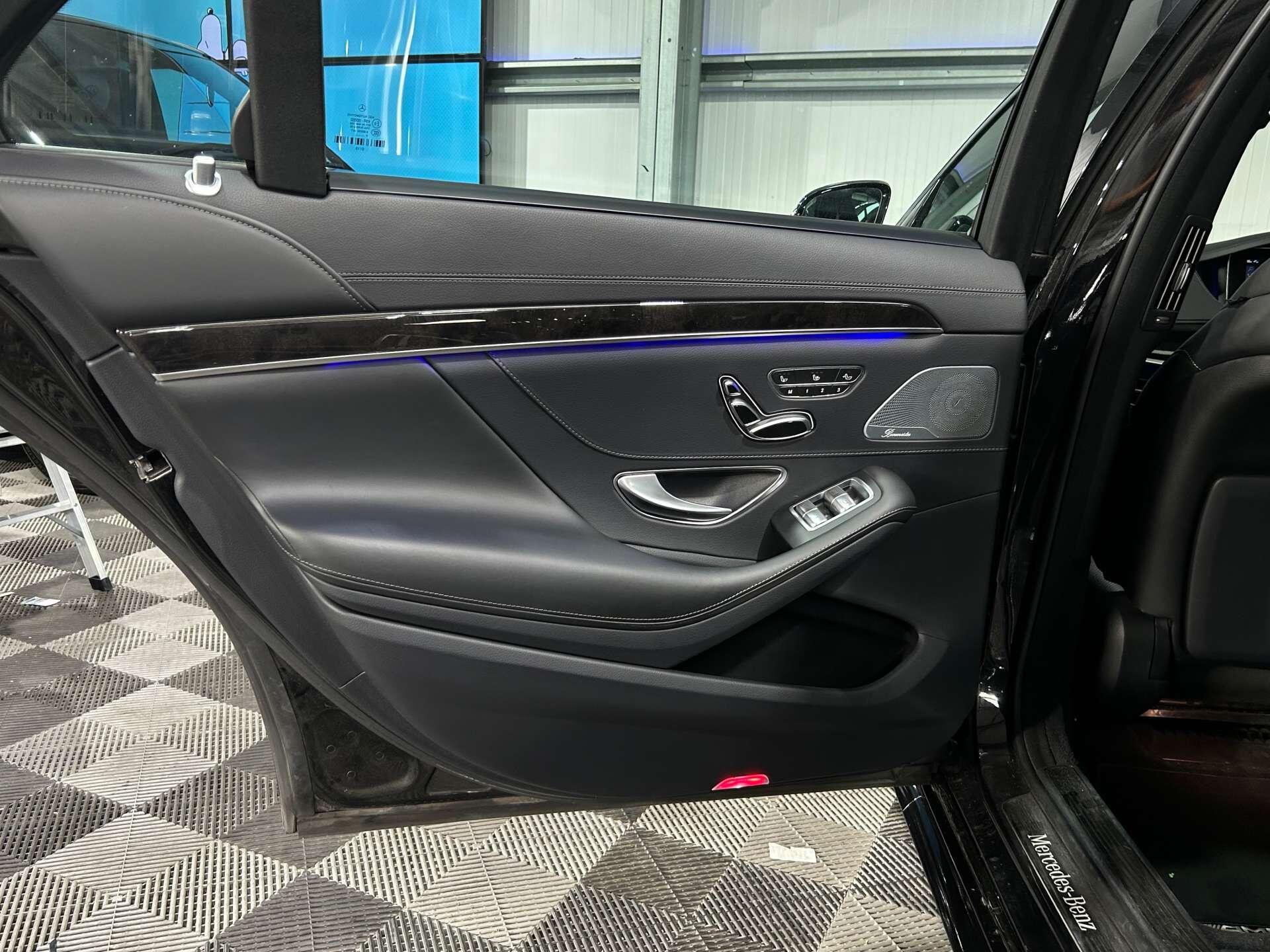 Mercedes-Benz S Class view 24