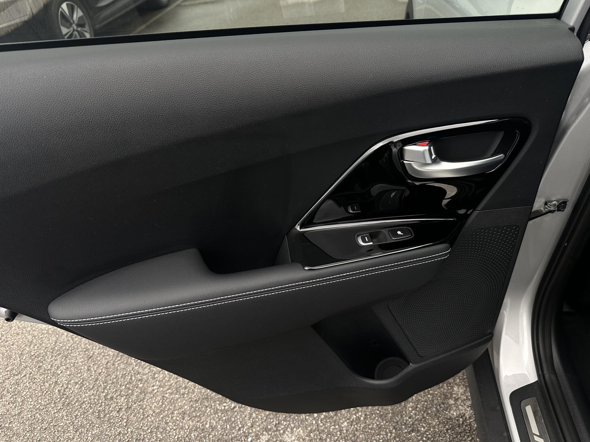 Kia Niro view 34