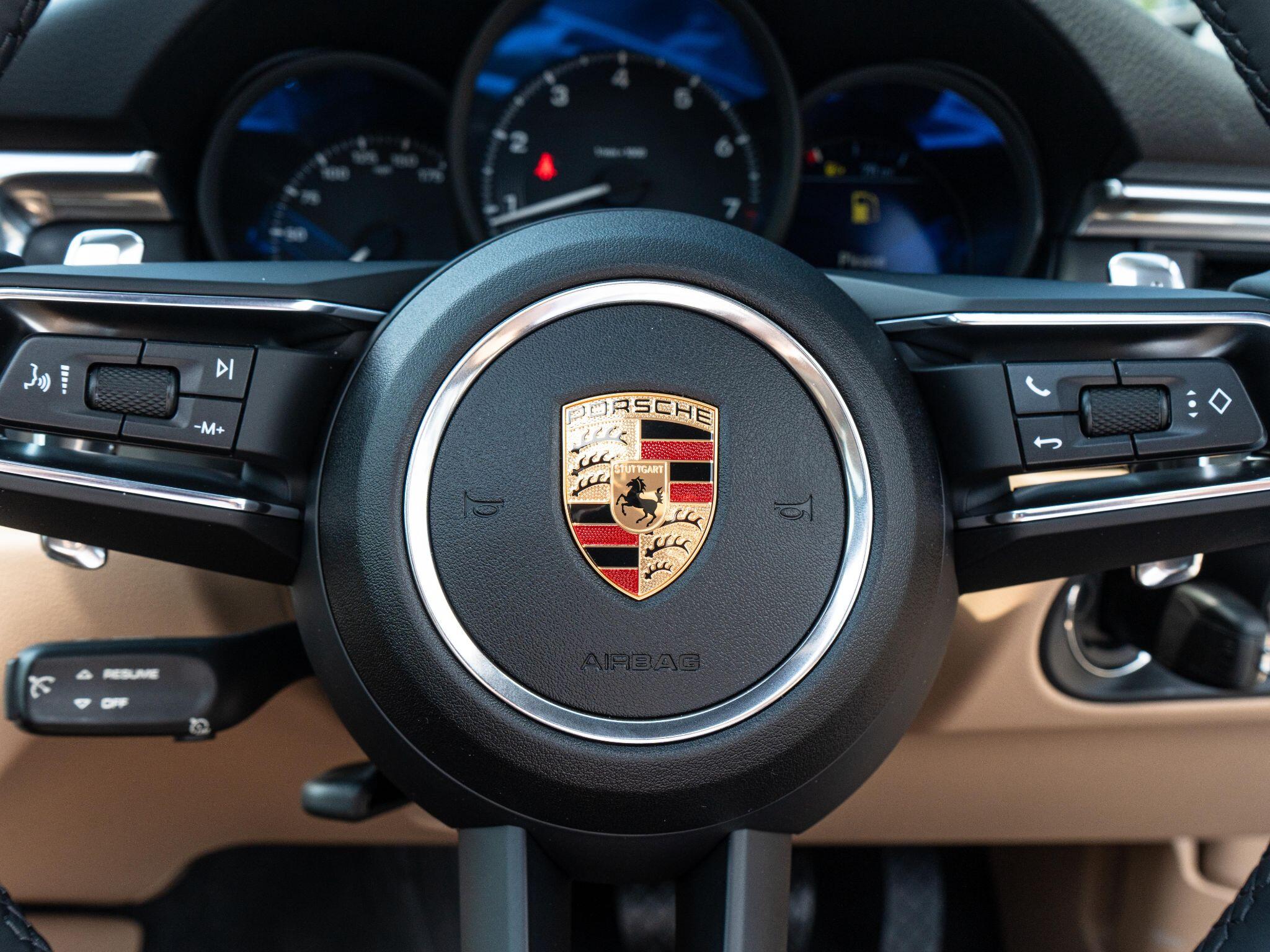 Porsche Macan view 29