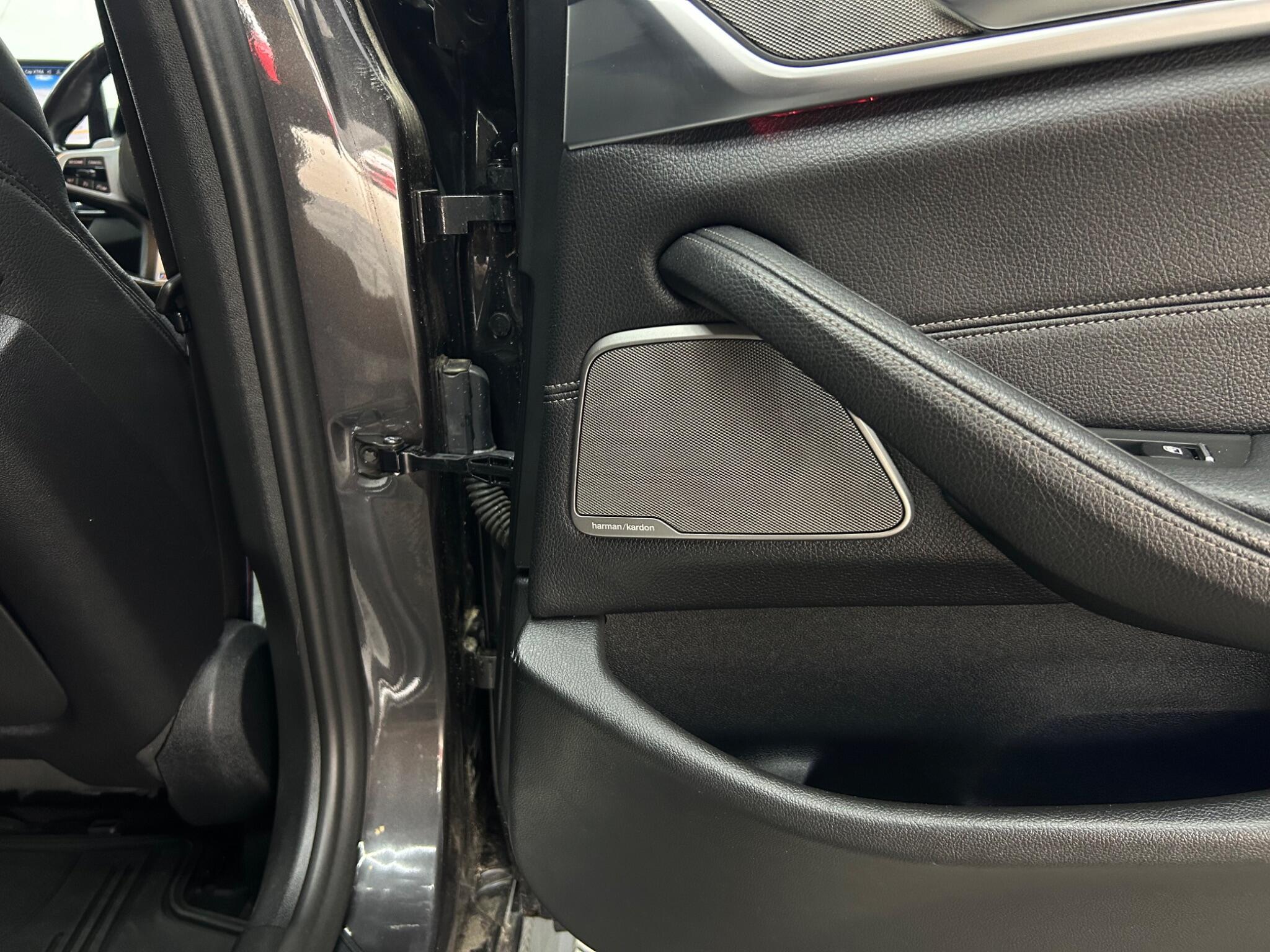 BMW 5 Series view 29