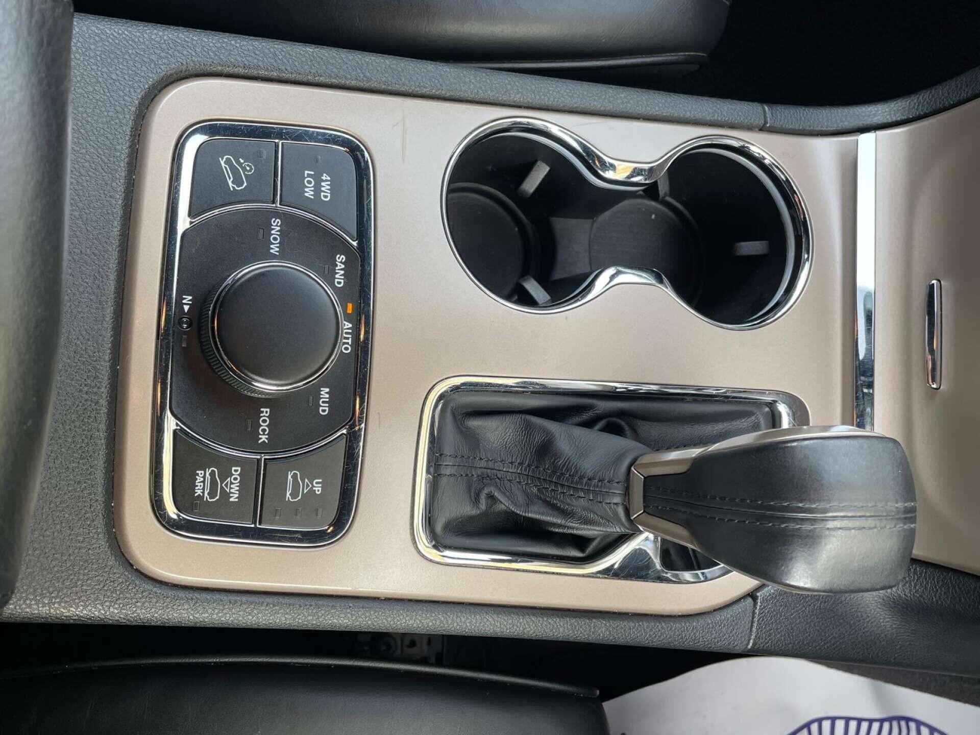 Jeep Grand Cherokee view 13