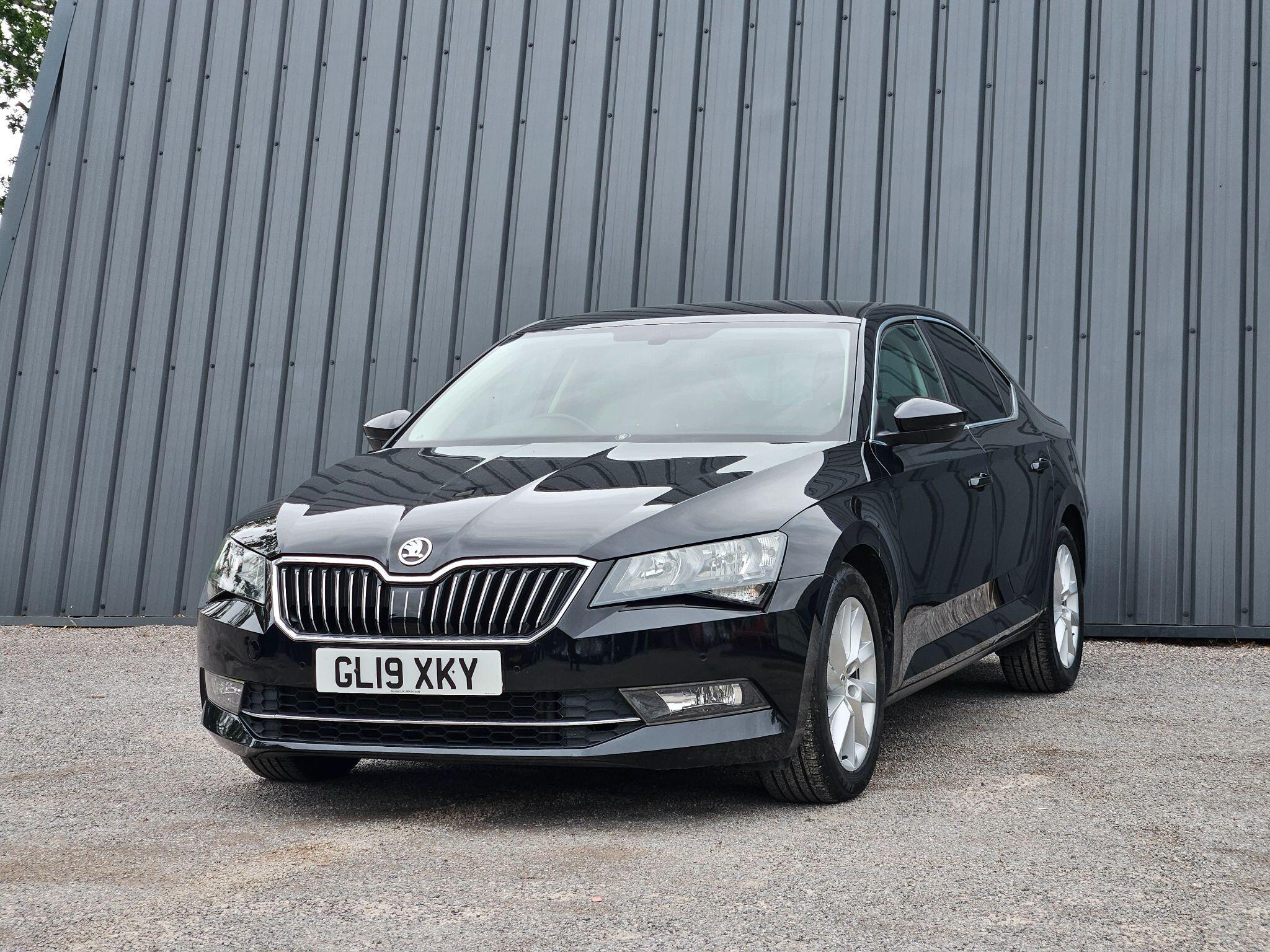 2019 Skoda Superb image 3