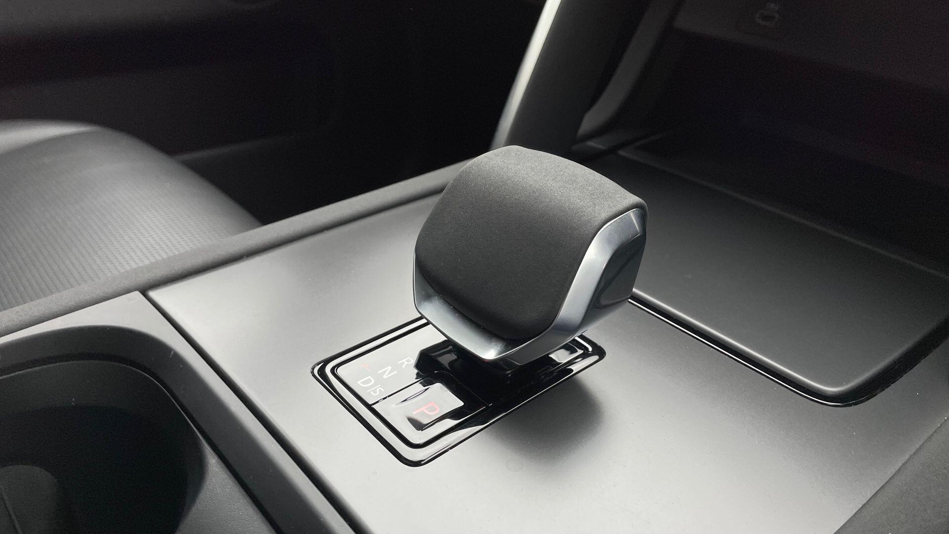 Land Rover Discovery Sport view 13