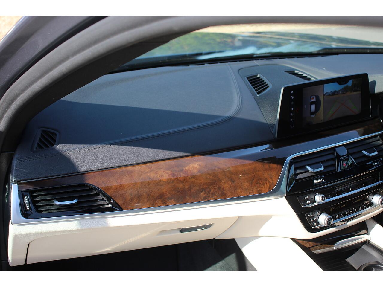 BMW 5 Series view 14