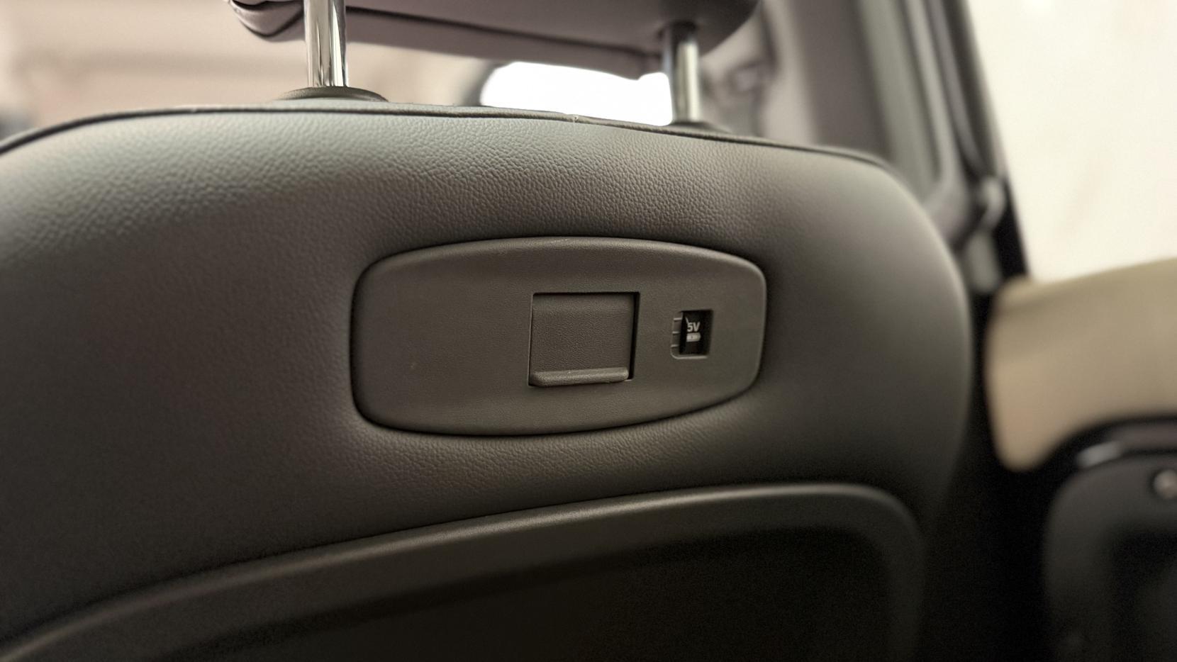 Land Rover Defender view 30