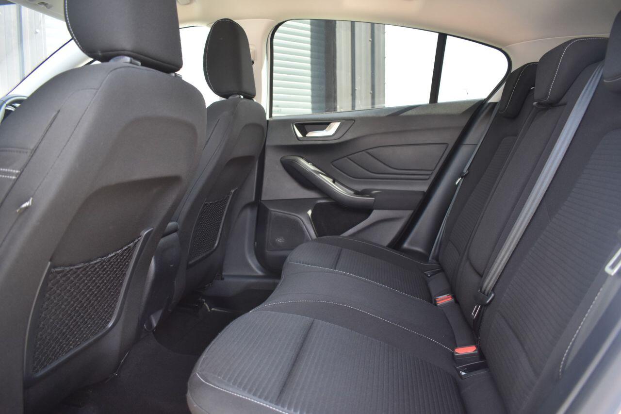 Ford Focus view 10
