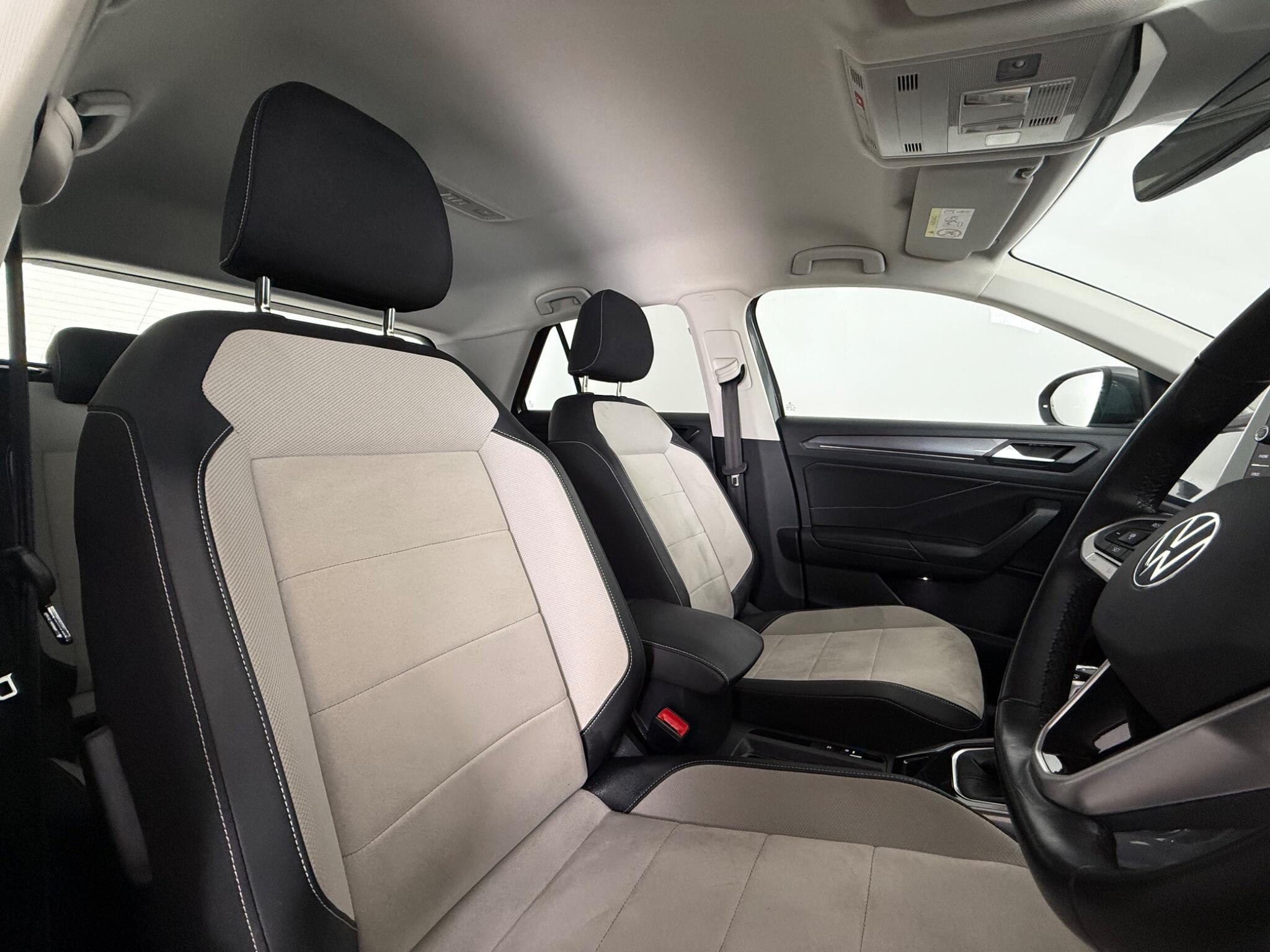 Volkswagen T-Roc view 12