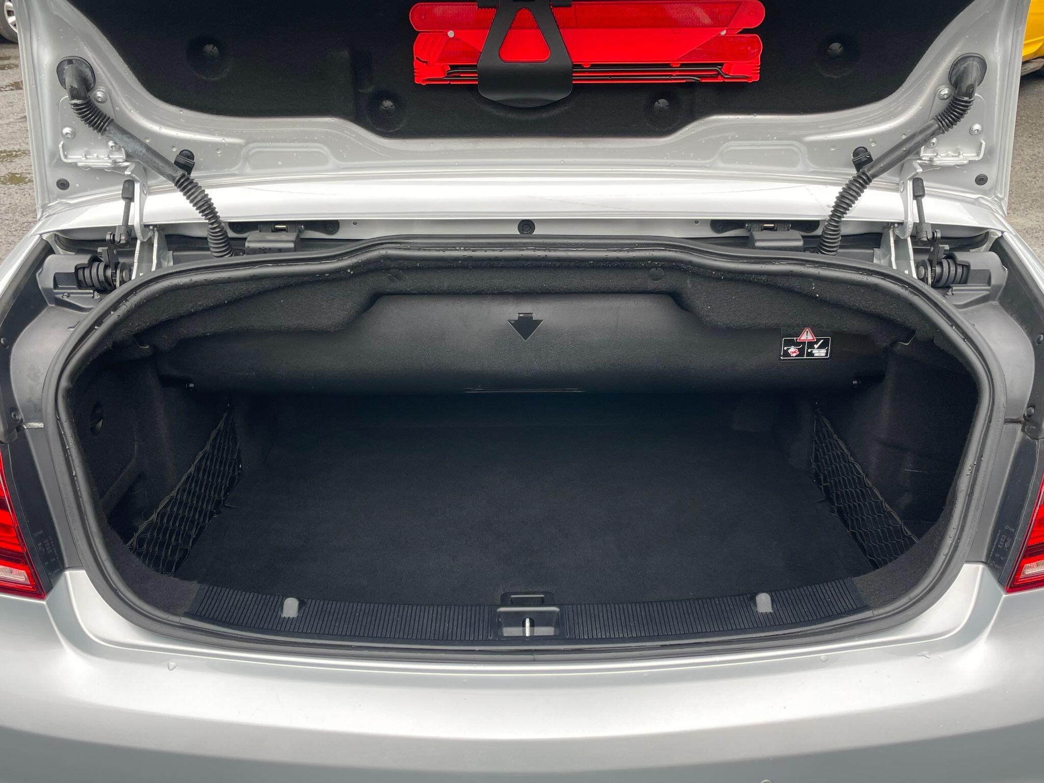 Mercedes-Benz E-Class view 23