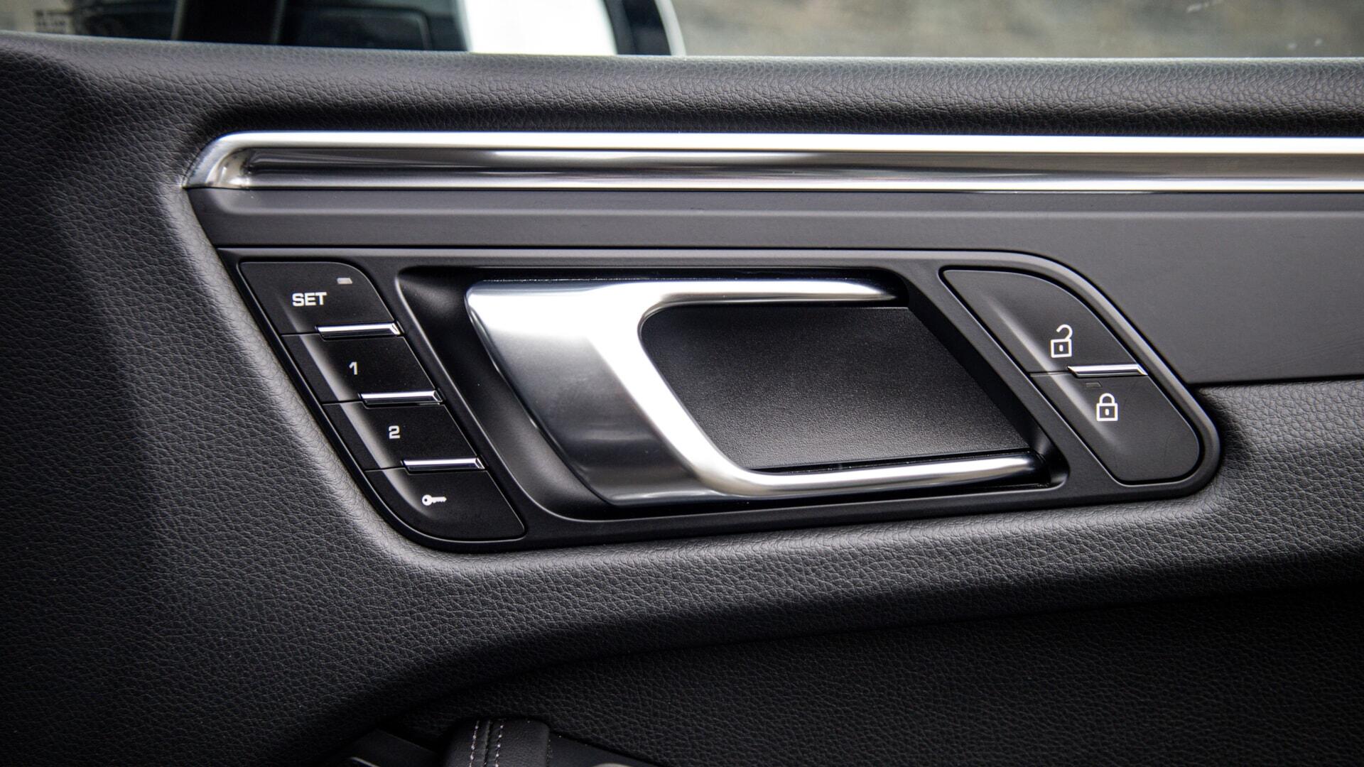 Porsche Macan view 25